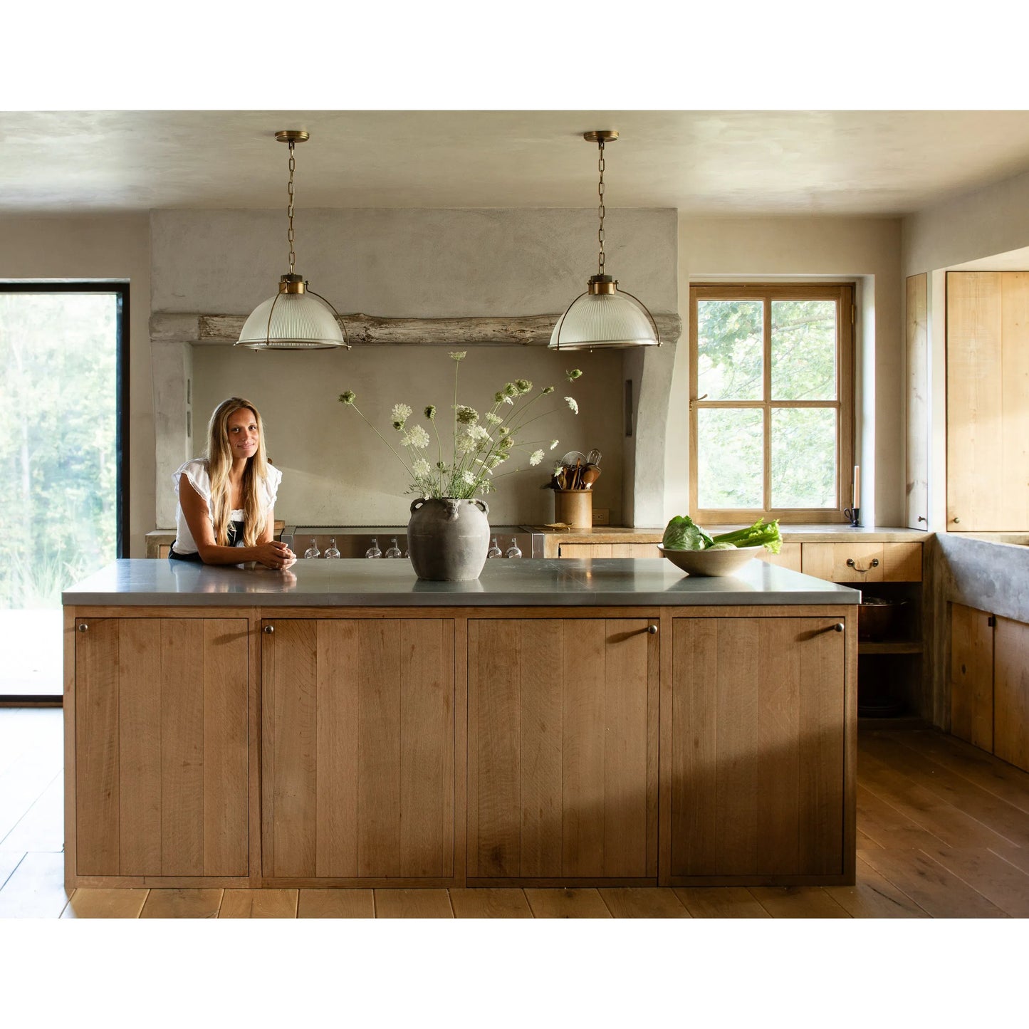 006 SI-2472541 | Lifestyle | Glint Pendant by Troy in patina brass. Made from unique in a cottage & farmhouse style.