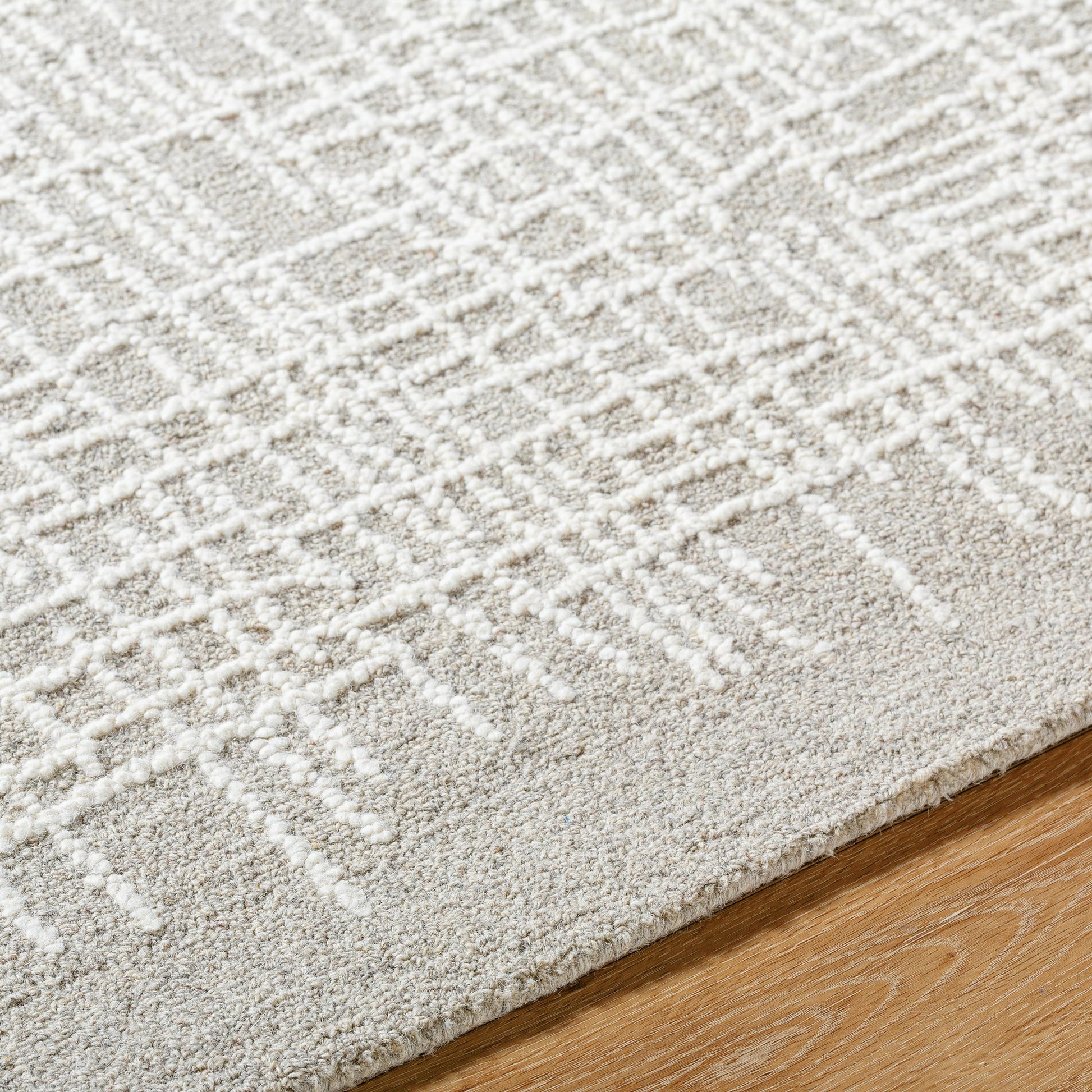 Falcao Rug - 530951 by Livabliss in light silver, sterling grey, silver, ash, metallic - silver. Made from wool in a unique style.