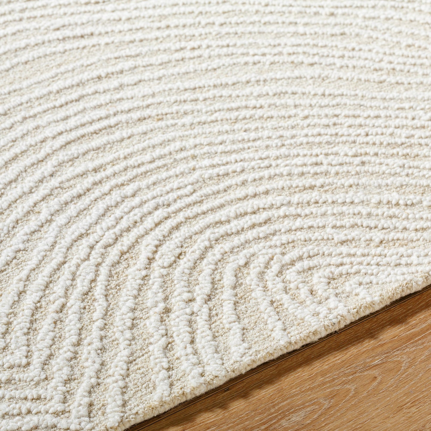 004 SI-2164722,SI-2164723,SI-2164724 | Closeup | Falcao Rug - 530959 by Livabliss in light silver, silver, white. Made from wool in a unique style.