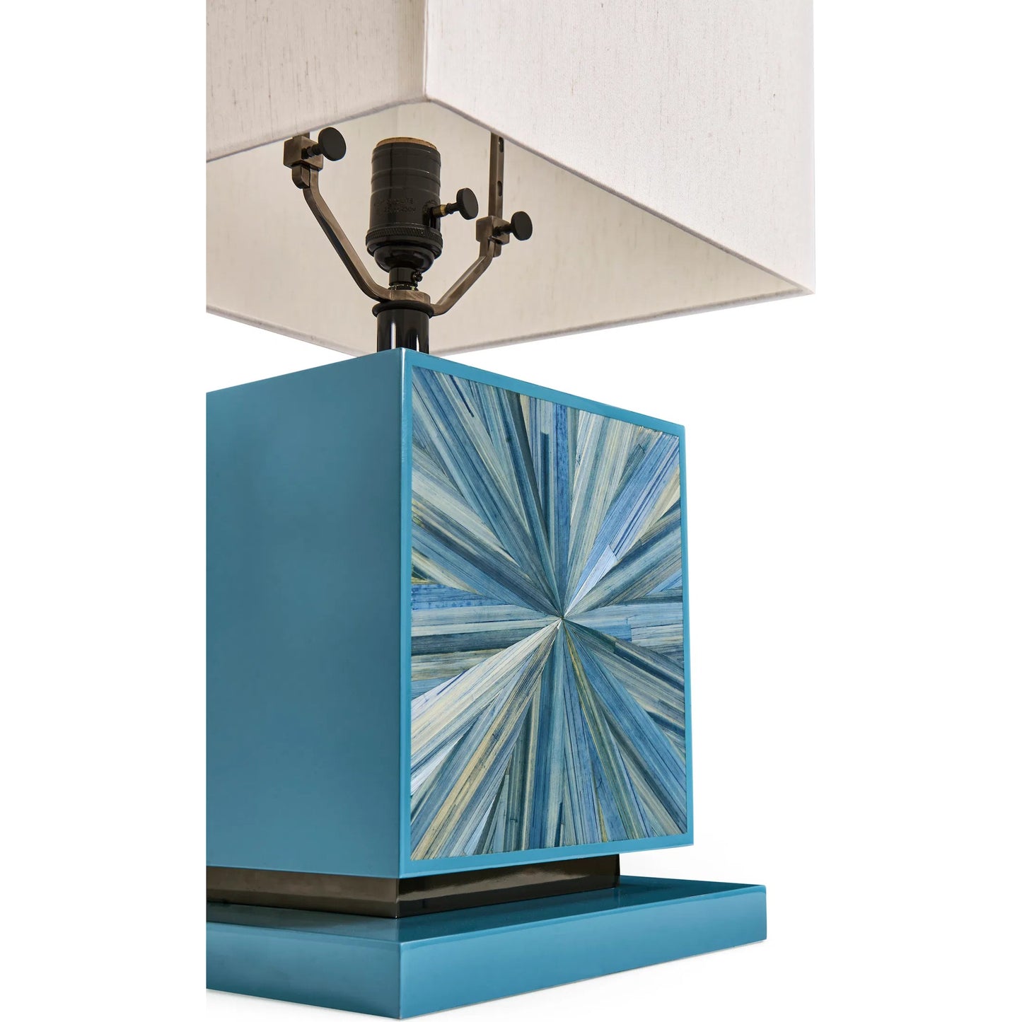 007 SI-2535744 | Closeup | Sapphire Cube Table Lamp by Jonathan Charles in azure blue straw. Made from main straw in a unique style.