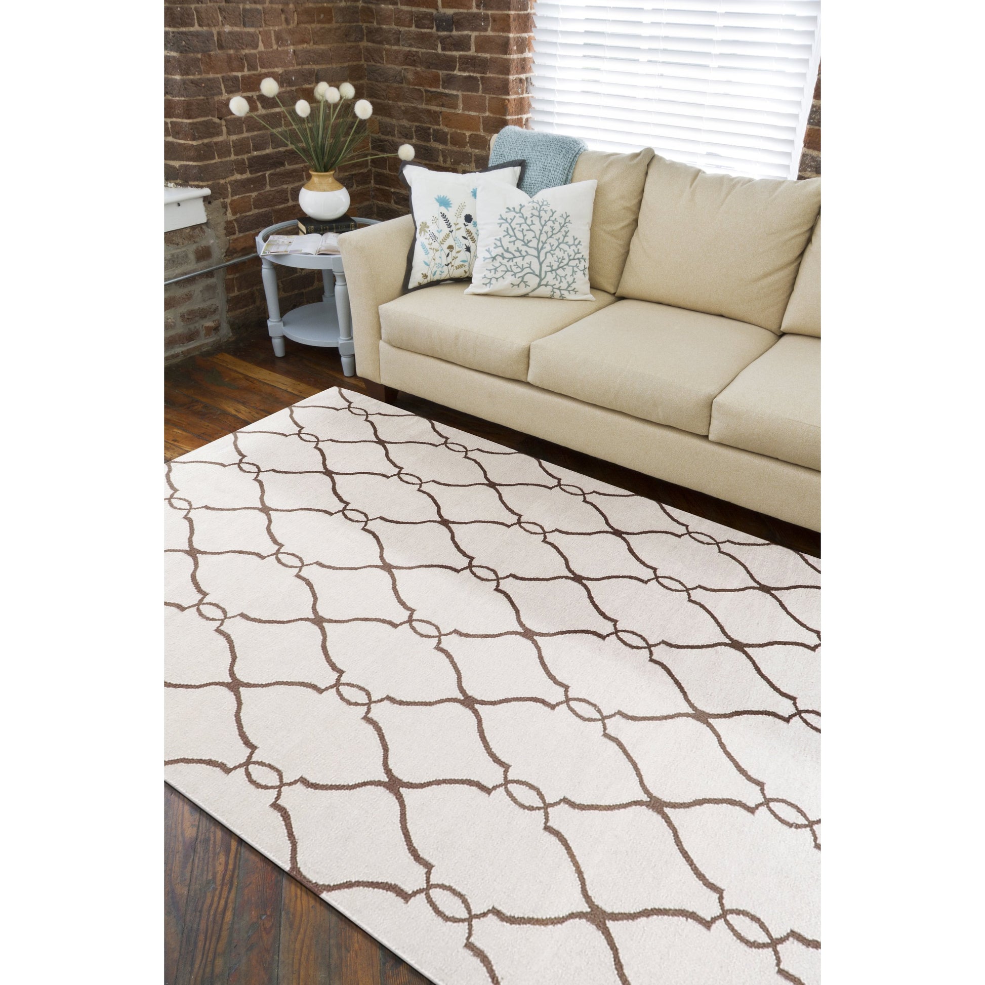 Fallon FAL-1000 Rug by Surya. Made from 100% wool in a unique style.