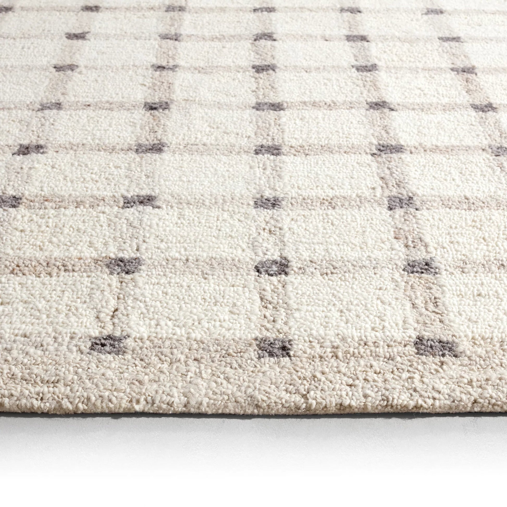 Form And Weave FAW02 Rug by Jaipur Living in ivory, white, tan, beige. Made from 100% wool in a unique style.