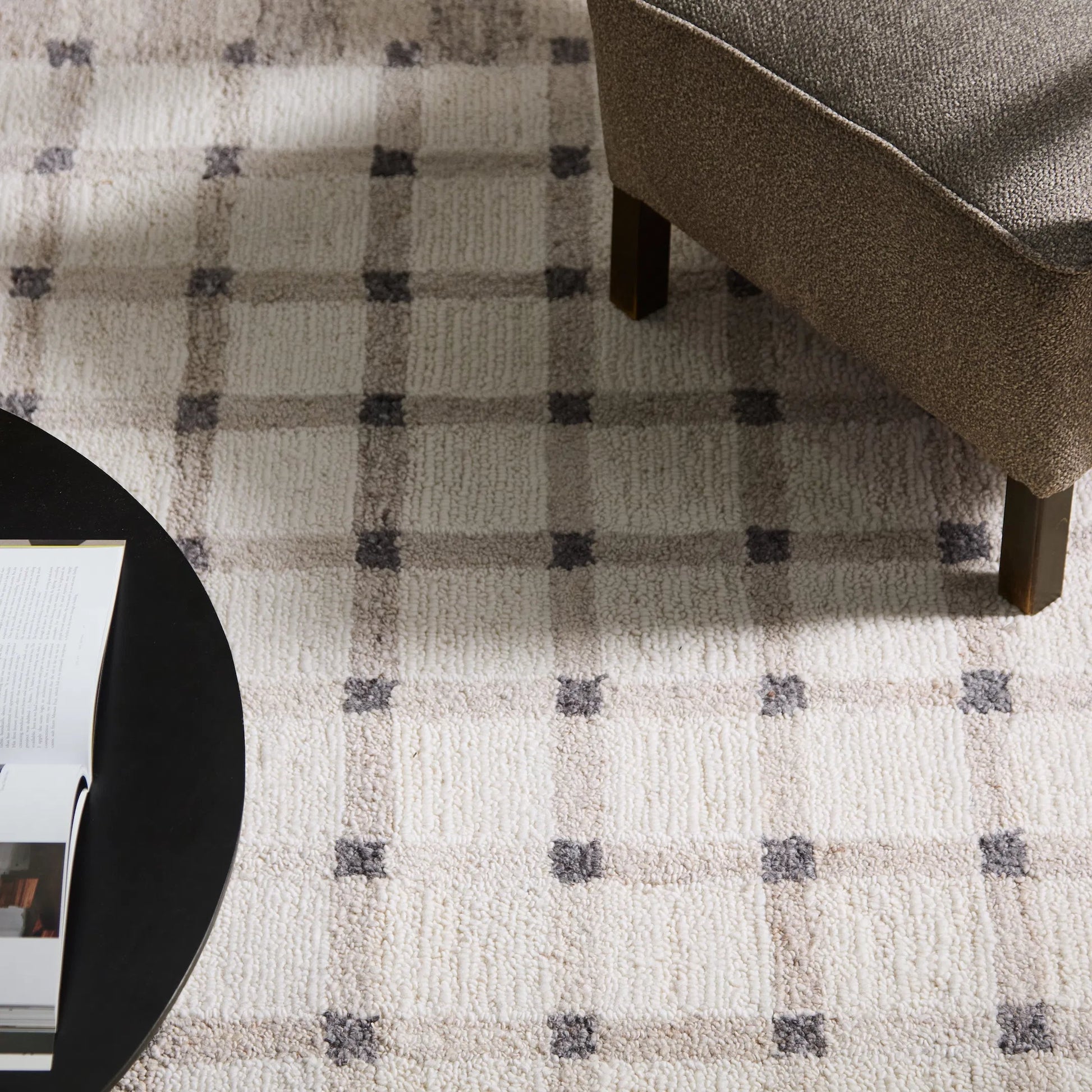 Form And Weave FAW02 Rug by Jaipur Living in ivory, white, tan, beige. Made from 100% wool in a unique style.