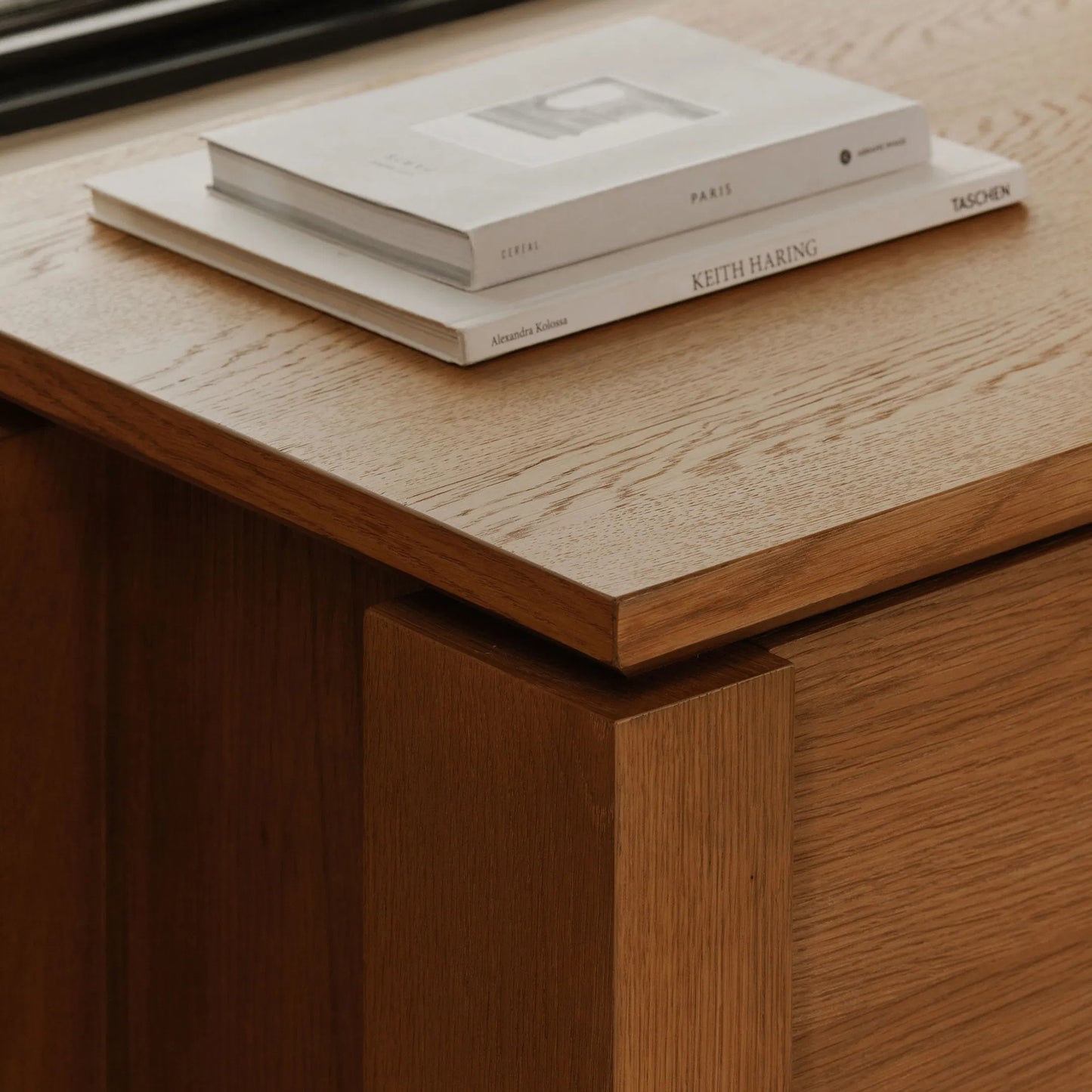 005 SI-2367923 | Closeup | Brook Chest by Moe's Home Collection in country oak. Made from fsc solid oak leg, fsc oak veneer over mdf, undermount glides in a transitional style.