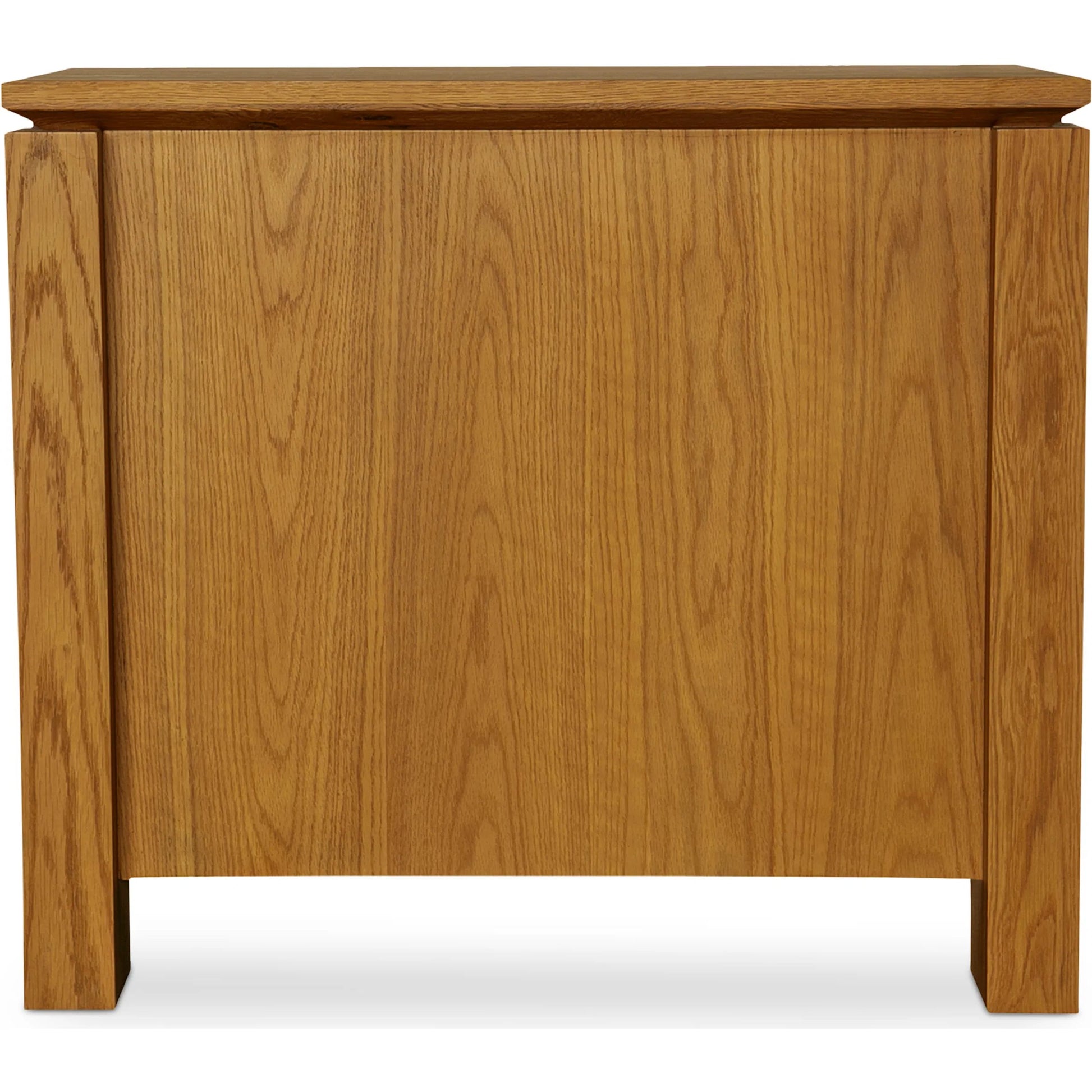 Brook Chest by Moe's Home Collection in country oak. Made from fsc solid oak leg, fsc oak veneer over mdf, undermount glides in a transitional style.