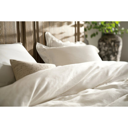 Laurier Bed by Hooker Furniture in soft brown. Made from white oak veneers in a cottage & farmhouse style.