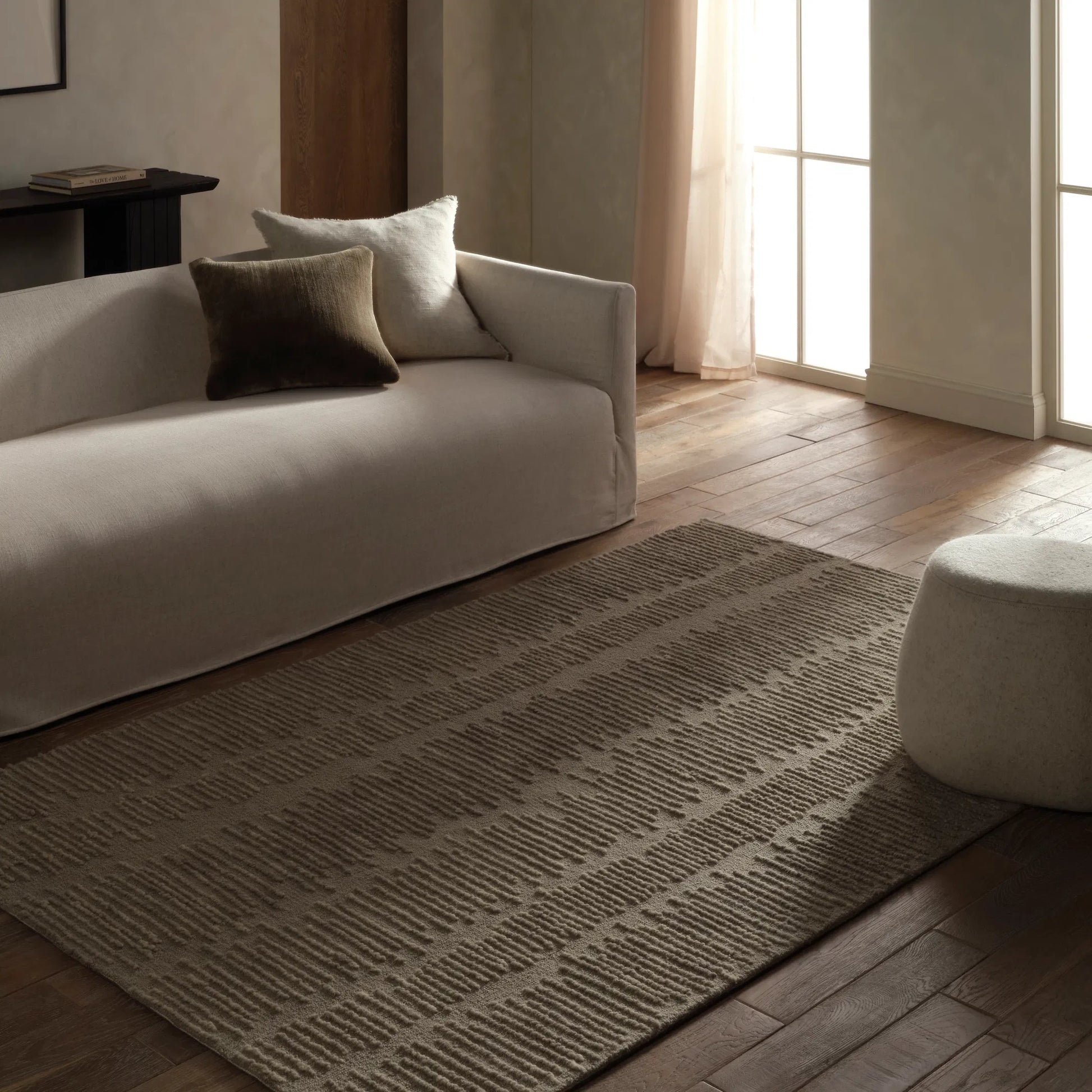 Finnigan FGN08 Rug by Jaipur Living in taupe. Made from 100% wool in a unique style.