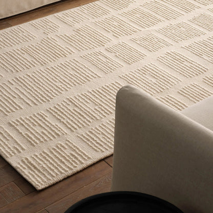 Finnigan FGN09 Rug by Jaipur Living in sand, cream. Made from 100% wool in a unique style.