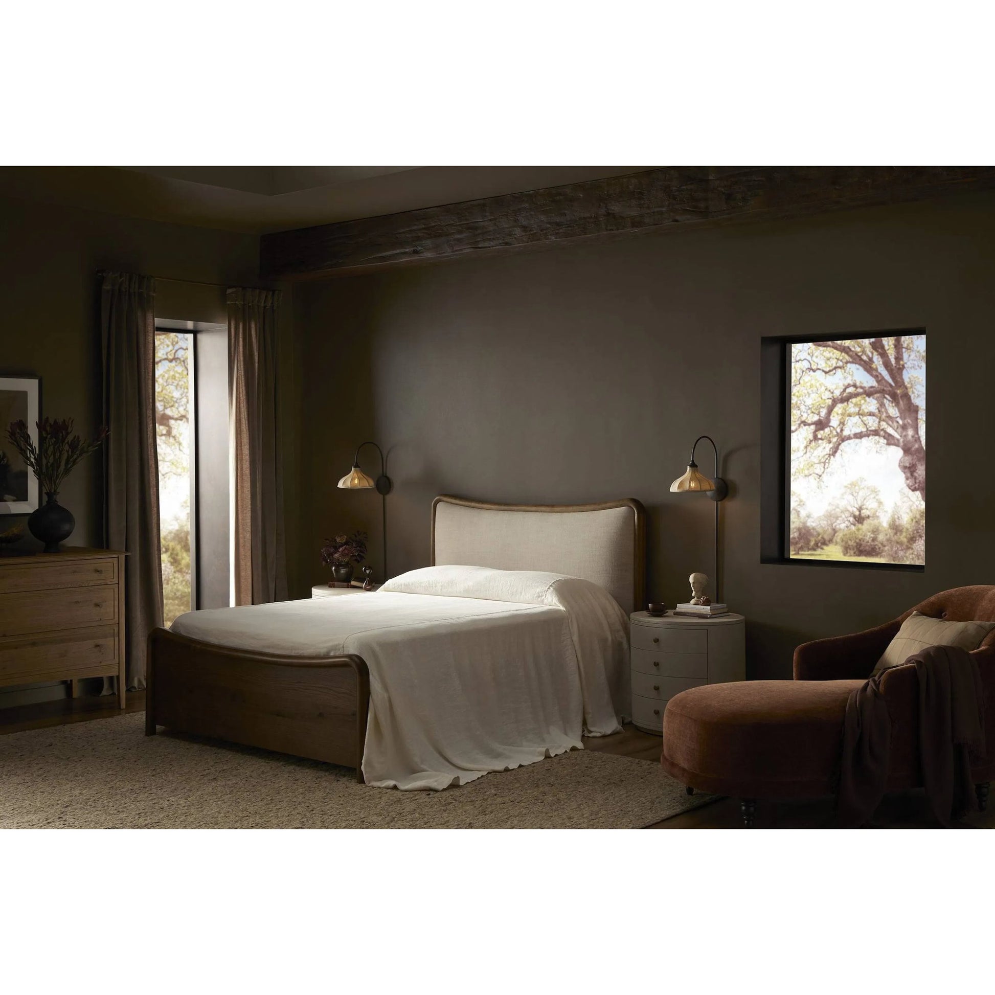 Dover Bed by Four Hands in hockney linen, rustic amber oak veneer. Made from 86% polyester, 14% flax/linen, thick oak veneer, solid oak in a transitional style.