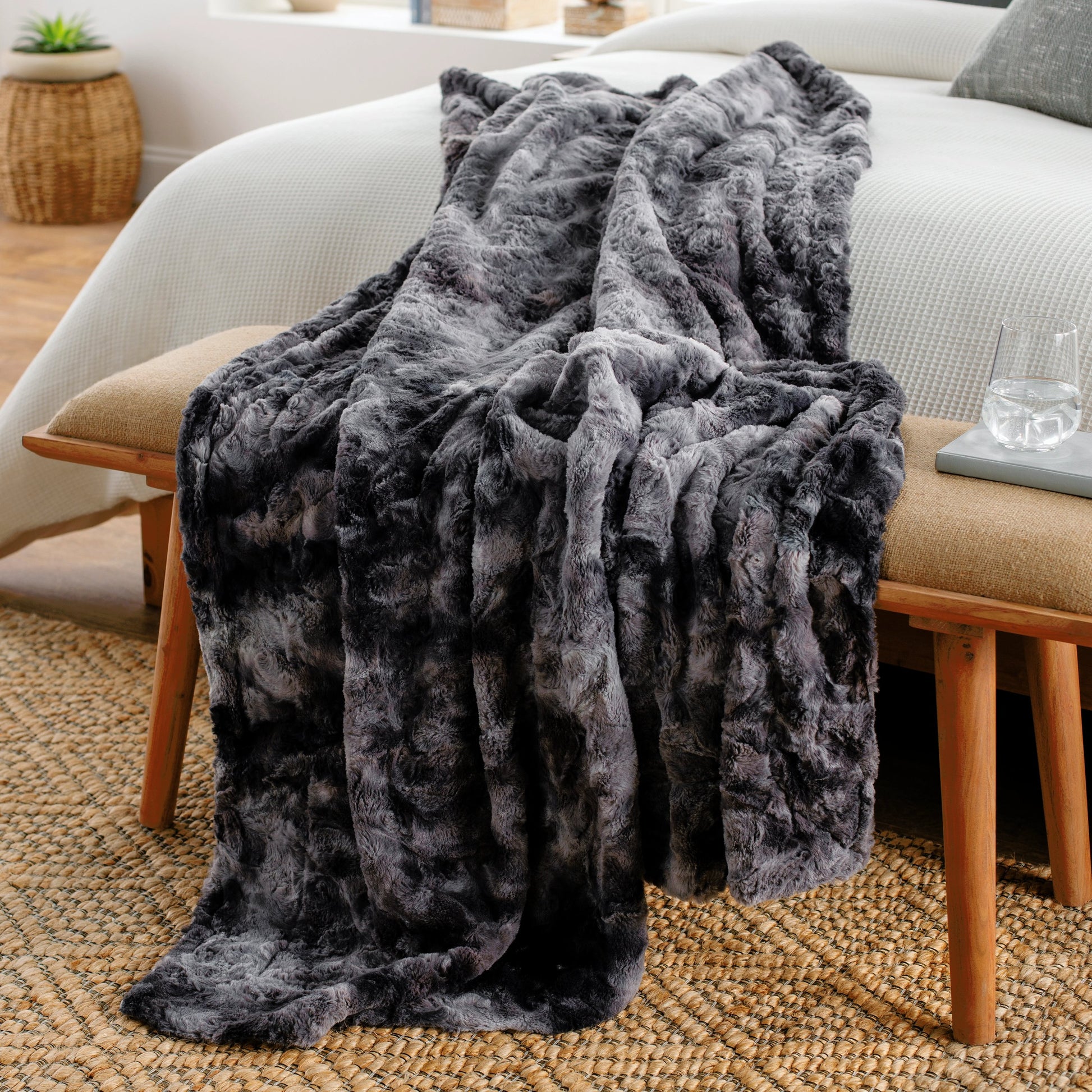 Felina - 26816 by Surya in black, medium gray. Made from 100% polyester in a modern style.