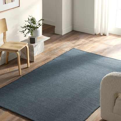 Flint FLI03 Rug by Jaipur Living in navy. Made from 100% polypropylene in a unique style.