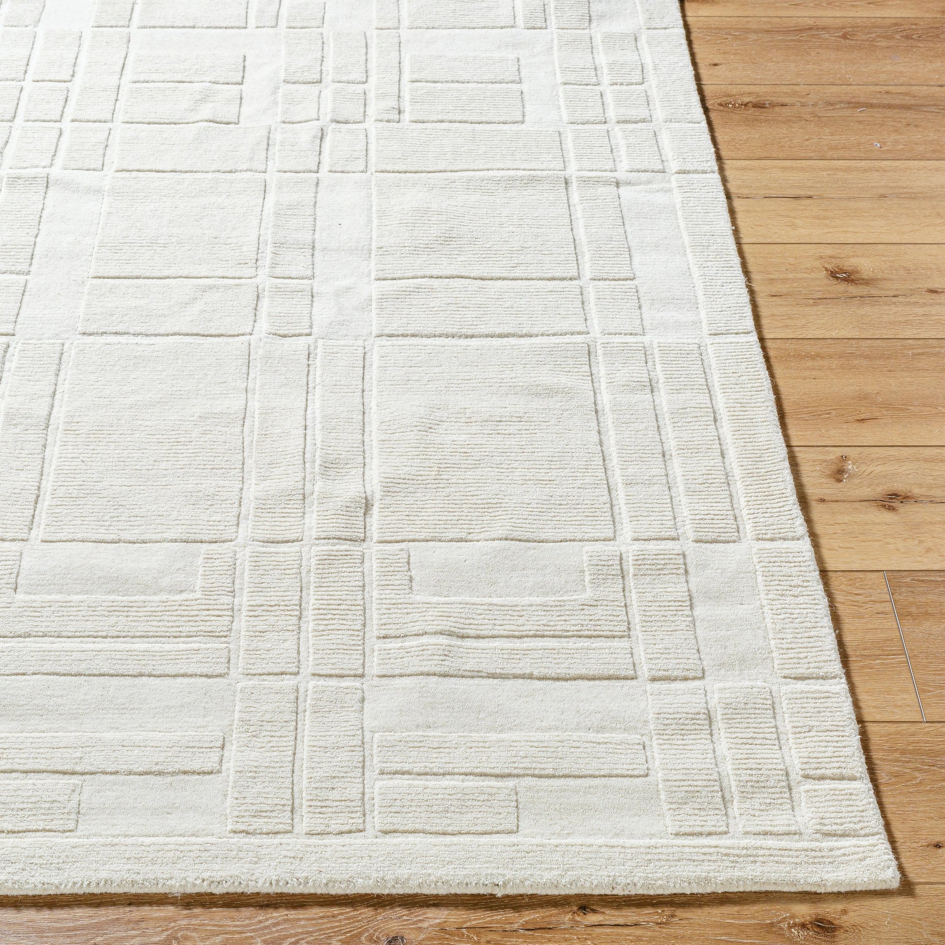 Luxuries Rug - 533225 by Surya. Made from wool in a unique style.