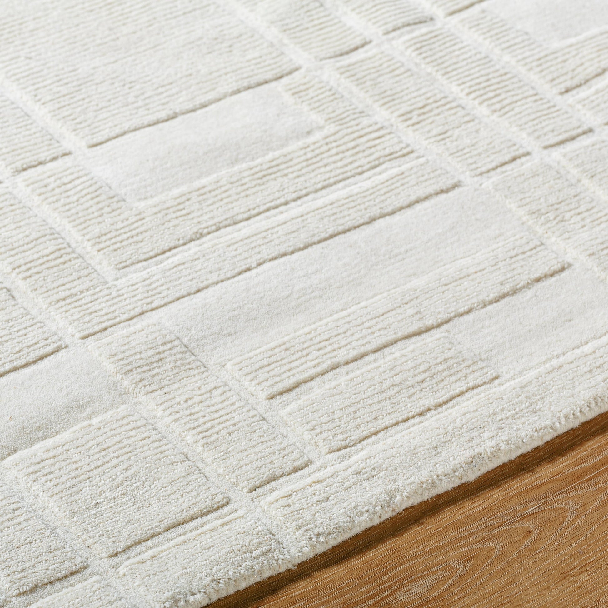 Luxuries Rug - 533225 by Surya. Made from wool in a unique style.