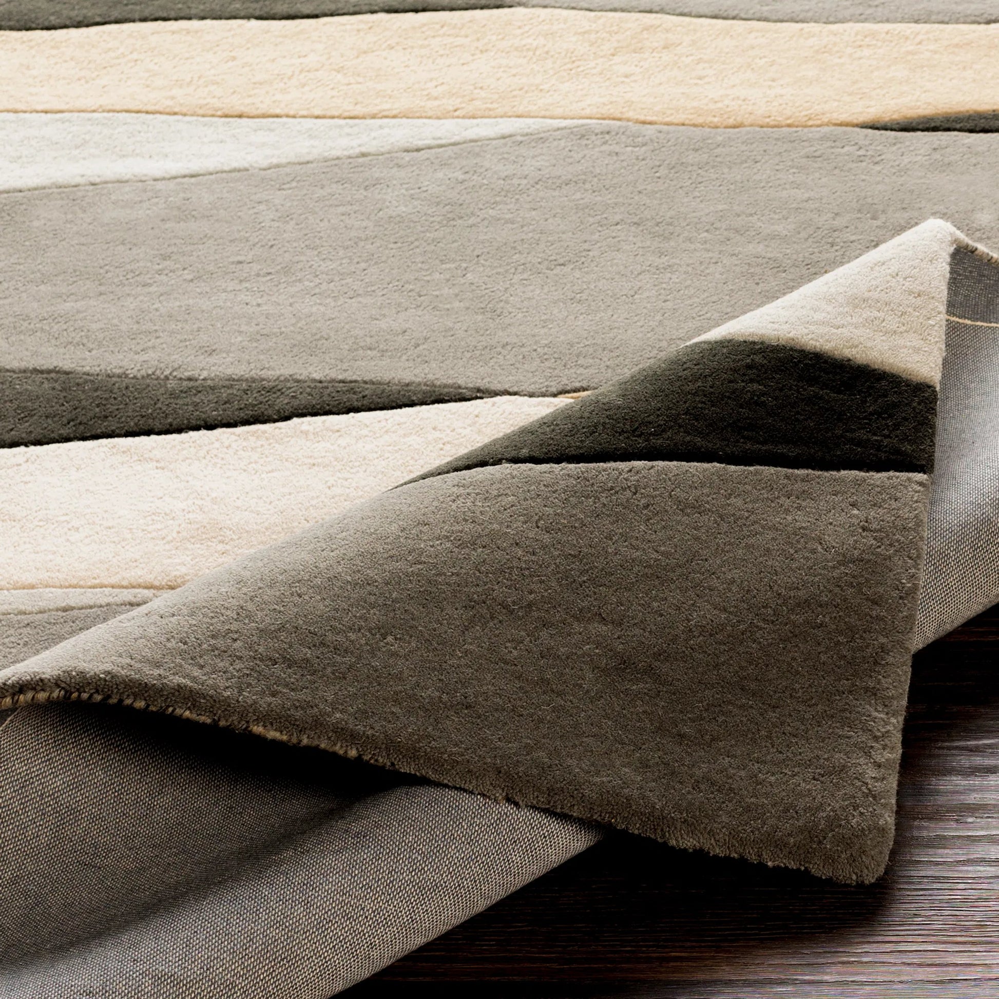 Forum Rug - 15557 by Livabliss. Made from 100% wool in a unique style.