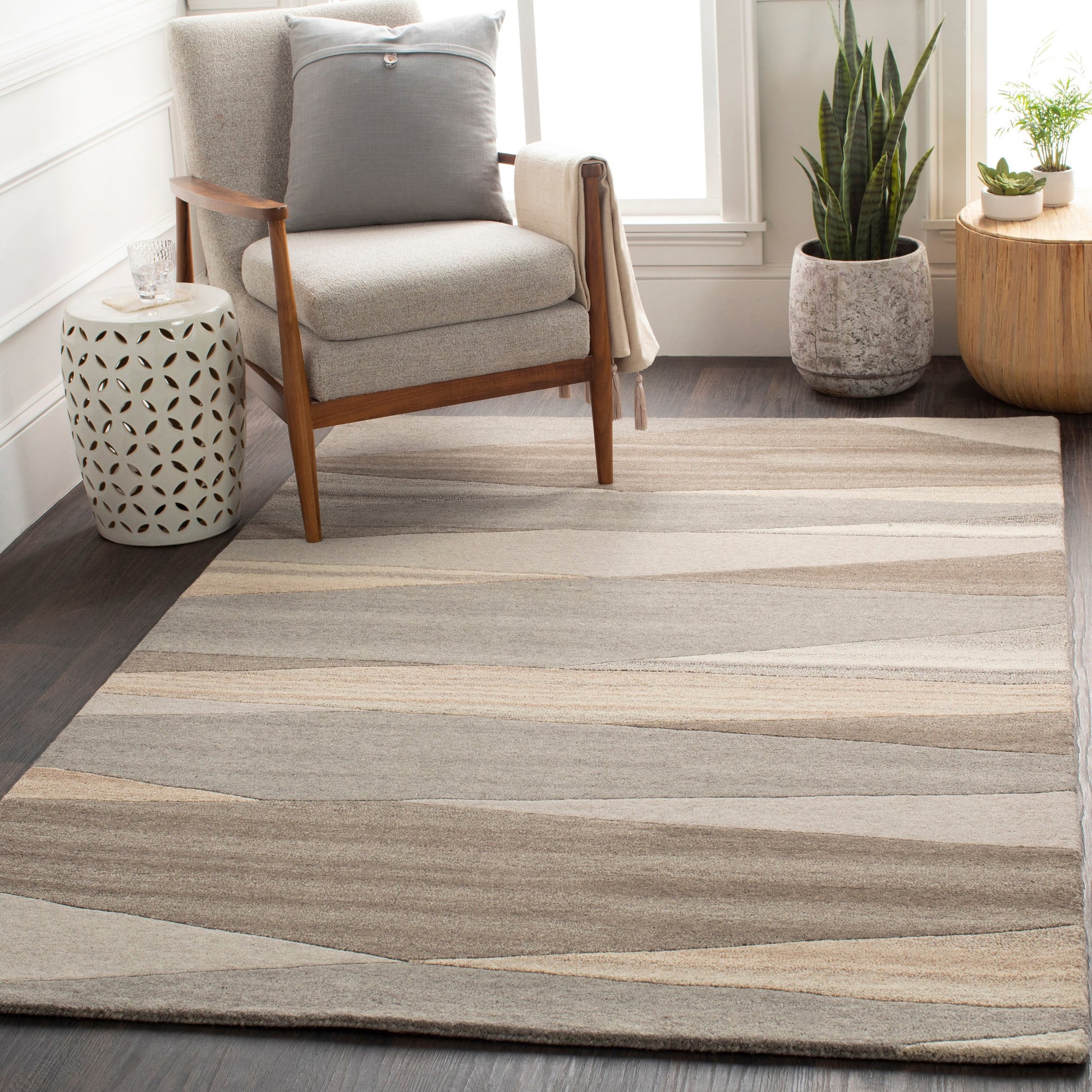 Forum Rug - 15557 by Livabliss. Made from 100% wool in a unique style.
