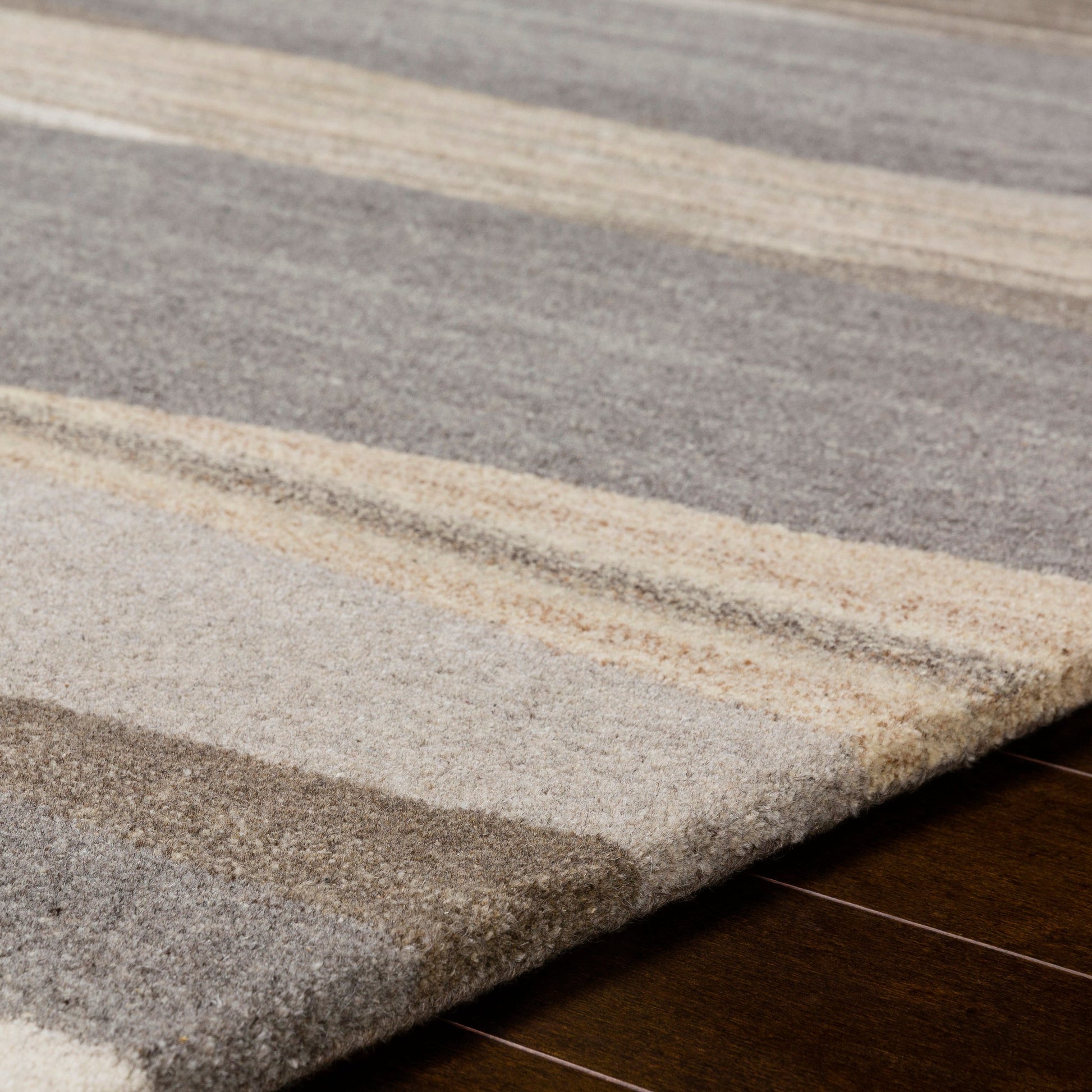 Forum Rug - 15557 by Livabliss. Made from 100% wool in a unique style.