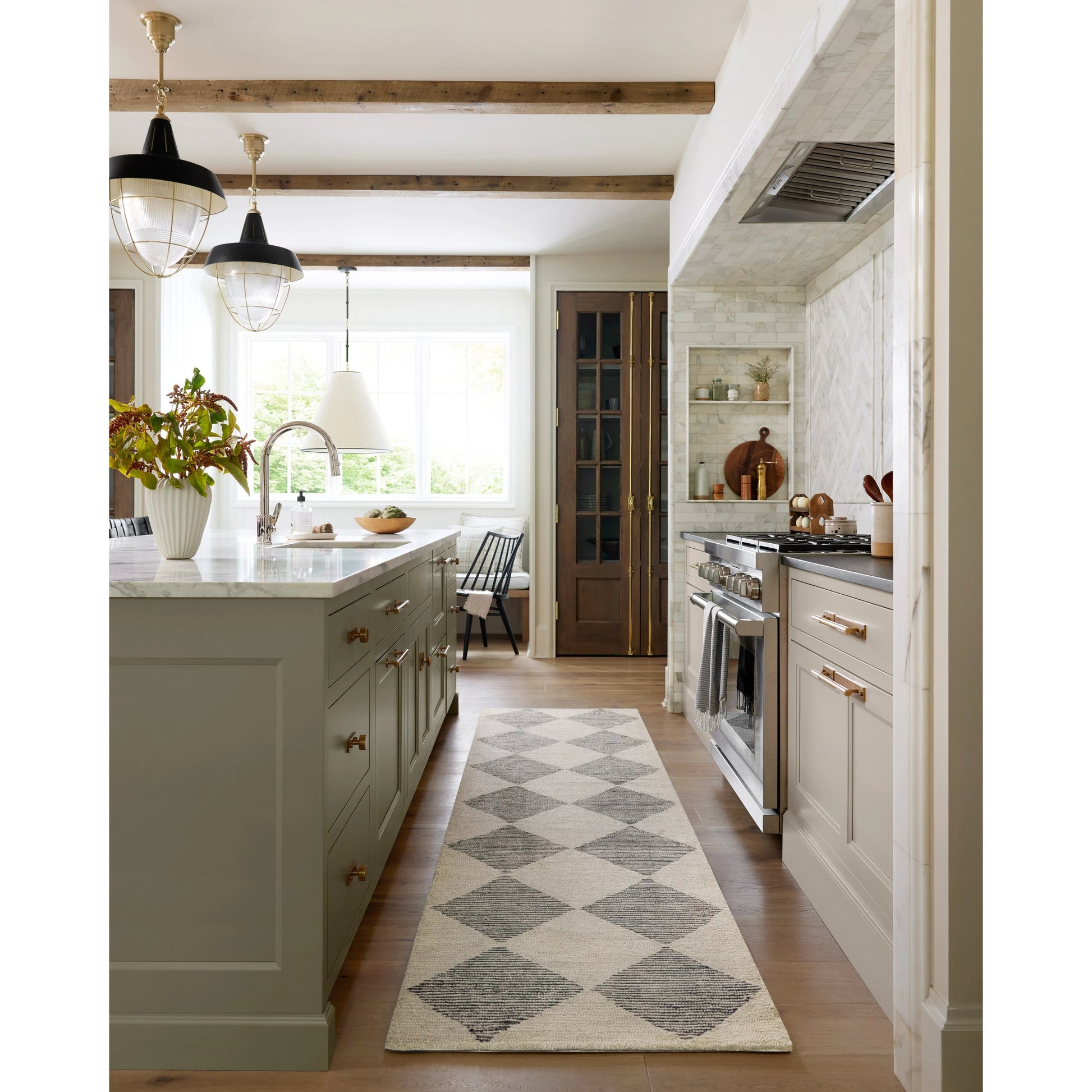 Francis FRA-01 Rug by Chris Loves Julia x Loloi. Made from 100% wool in a unique style.