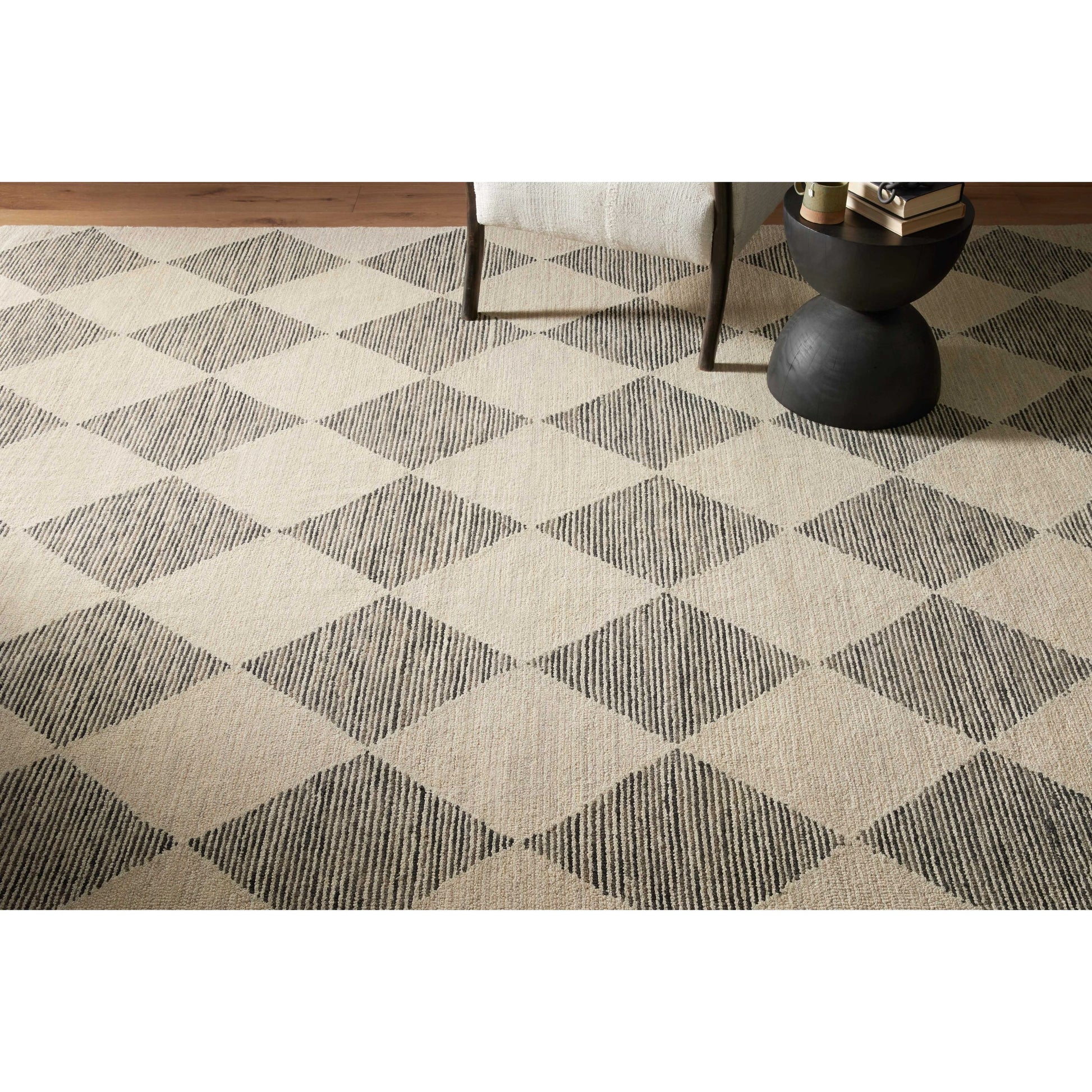 Francis FRA-01 Rug by Chris Loves Julia x Loloi. Made from 100% wool in a unique style.