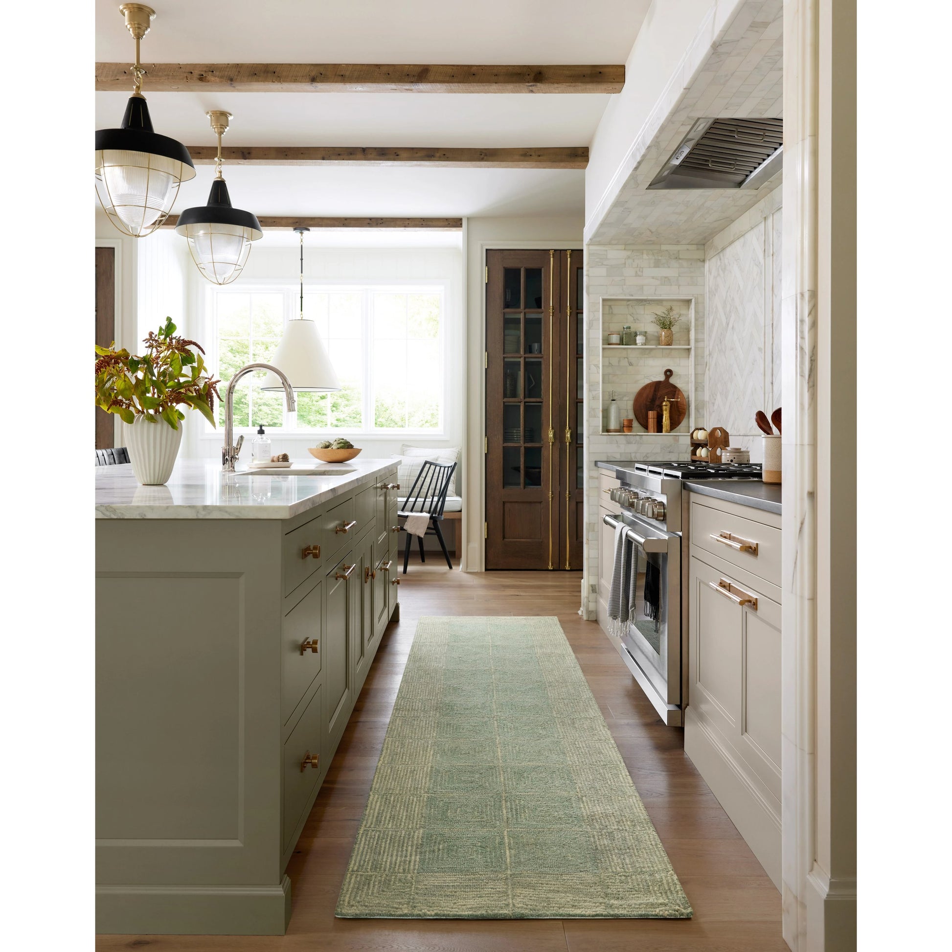 Francis FRA-02 Rug by Chris Loves Julia x Loloi. Made from 100% wool in a unique style.