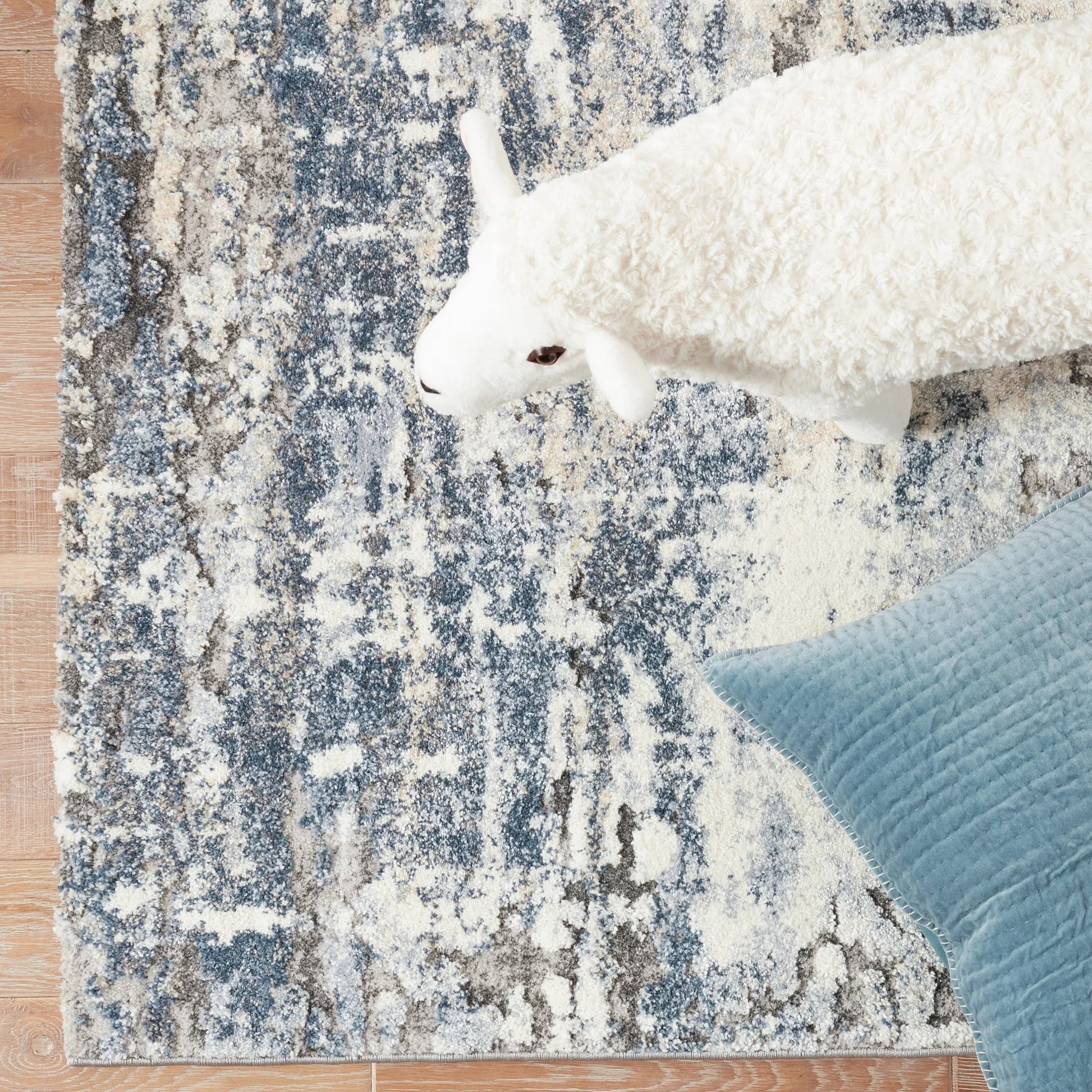 Ferris Benton Rug by Vibe by Jaipur Living in blue, gray. Made from 70% polypropylene 30% polyester in a unique style.