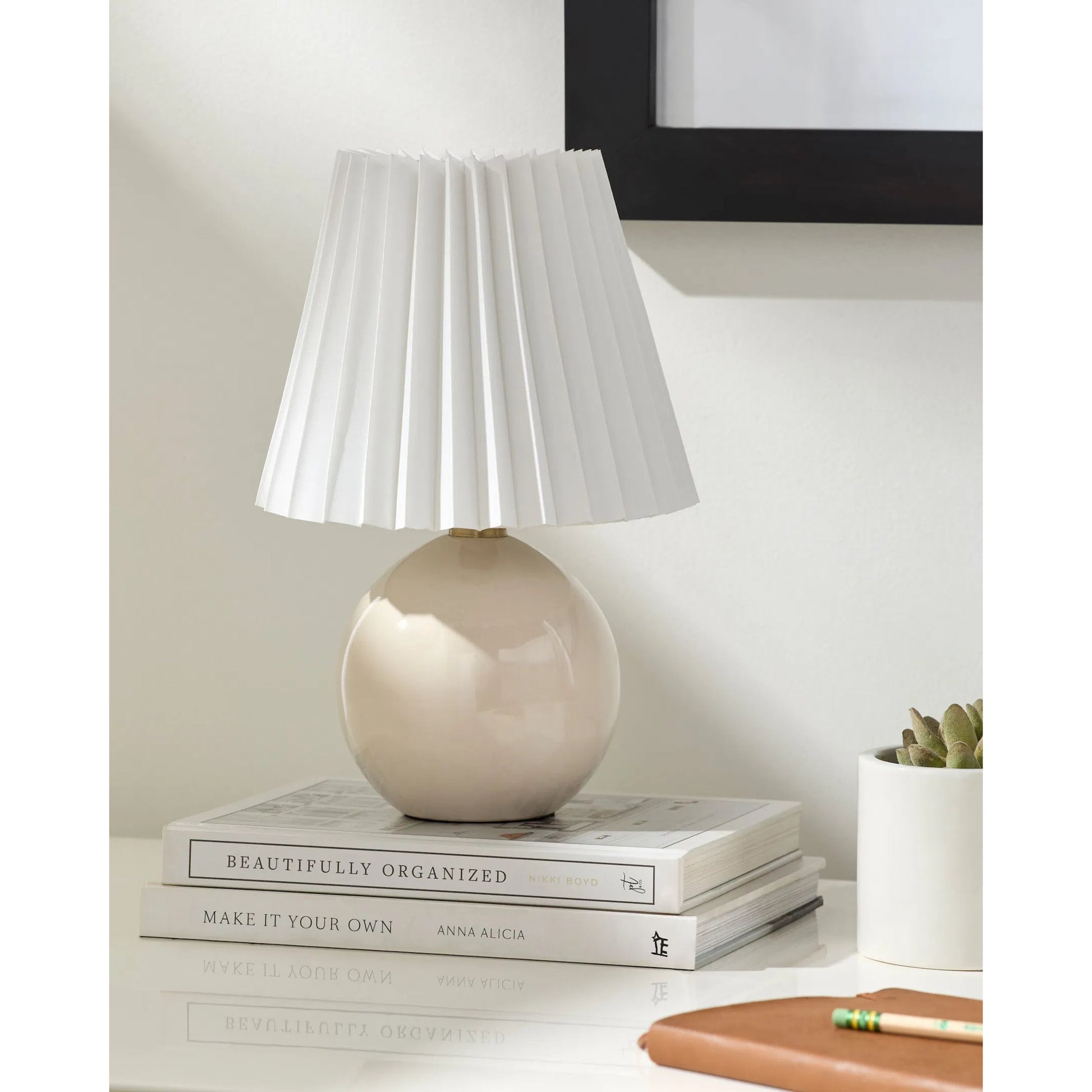 Ferez Accent Table Lamp II - 539196 by Livabliss in glazed. Made from ceramic, linen, polystyrene in a modern style.