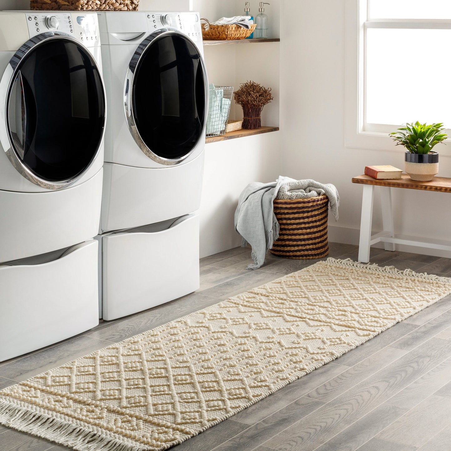 023 SI-1881839 | Lifestyle | Farmhouse Tassels FTS-2304 Rug by Livabliss in white, beige. Made from 60% wool, 40% cotton in a unique style.