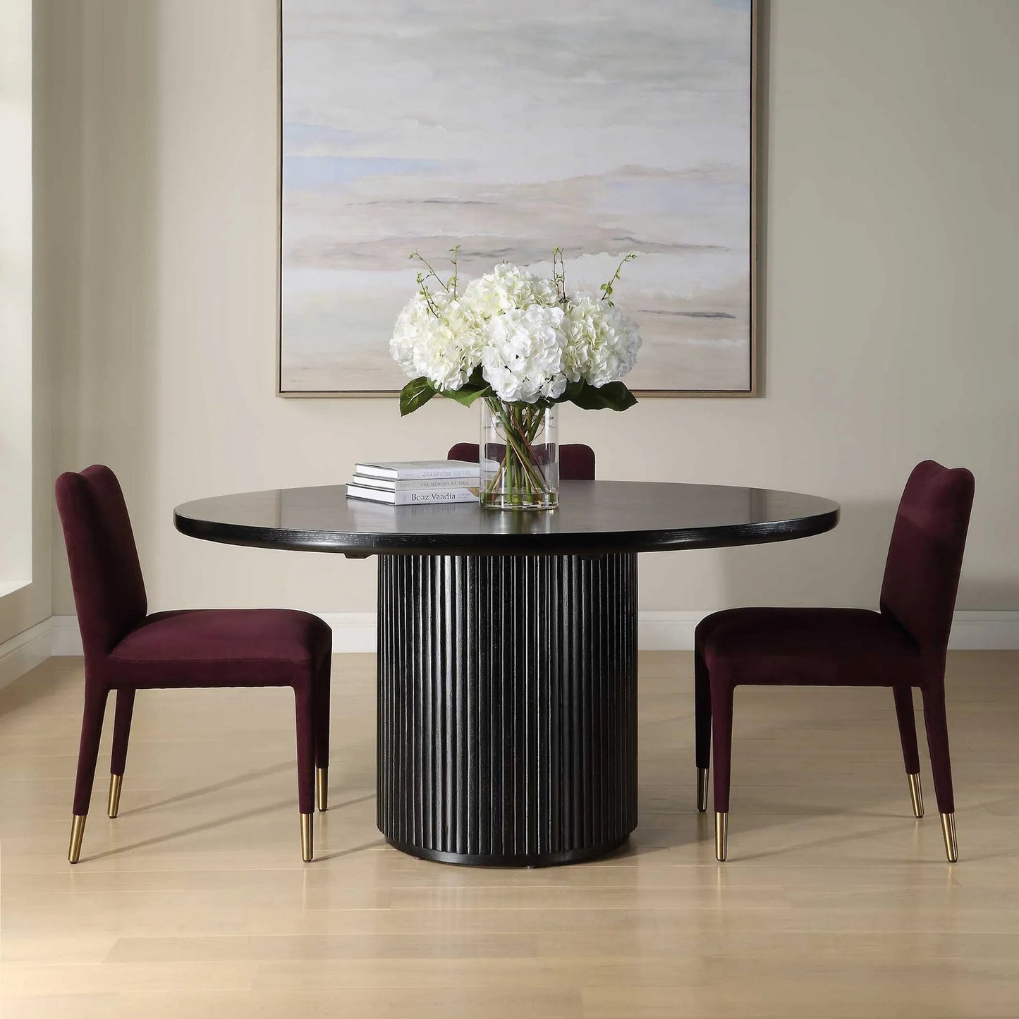 003 SI-2453125 | Lifestyle | Hersch Round Dining Table by Uttermost in black. Made from oak wood, plywood in a modern style.