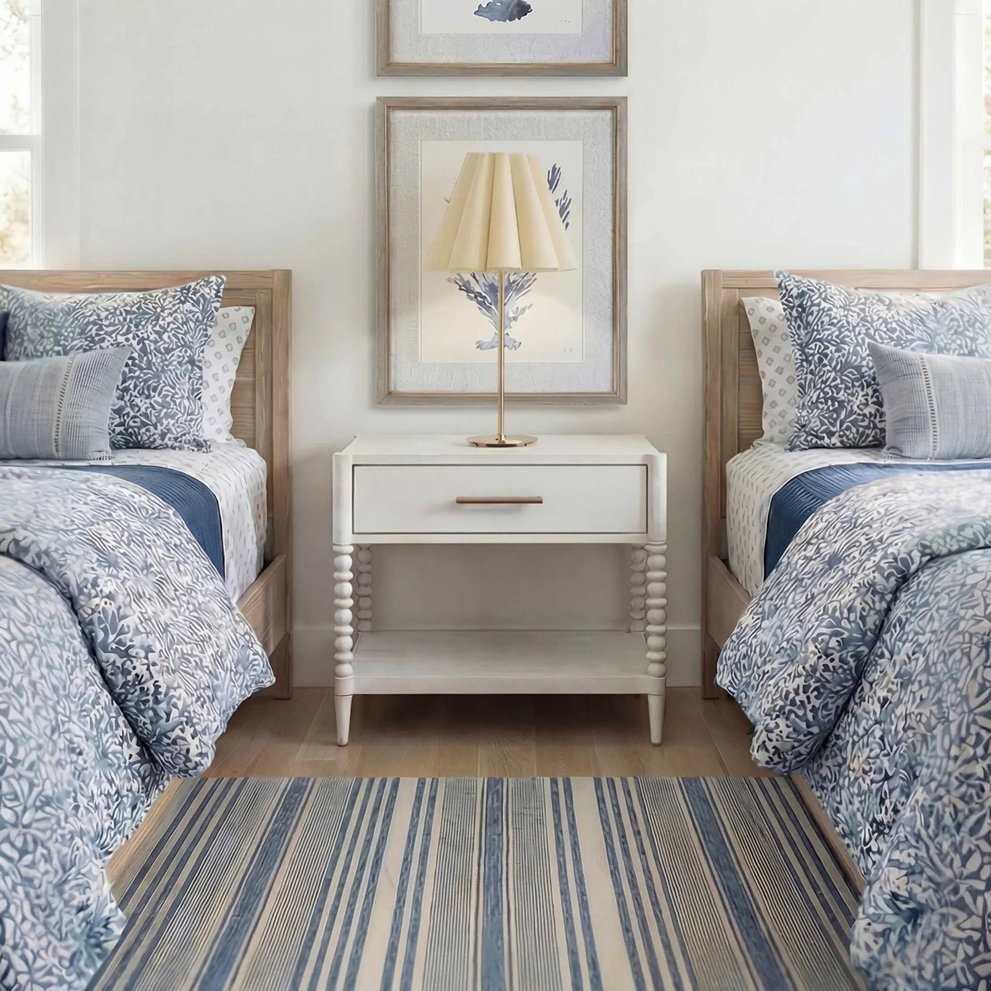 Bales Side Table by Uttermost in white and gold. Made from mdf mango veneer, javamixwood in a unique style.