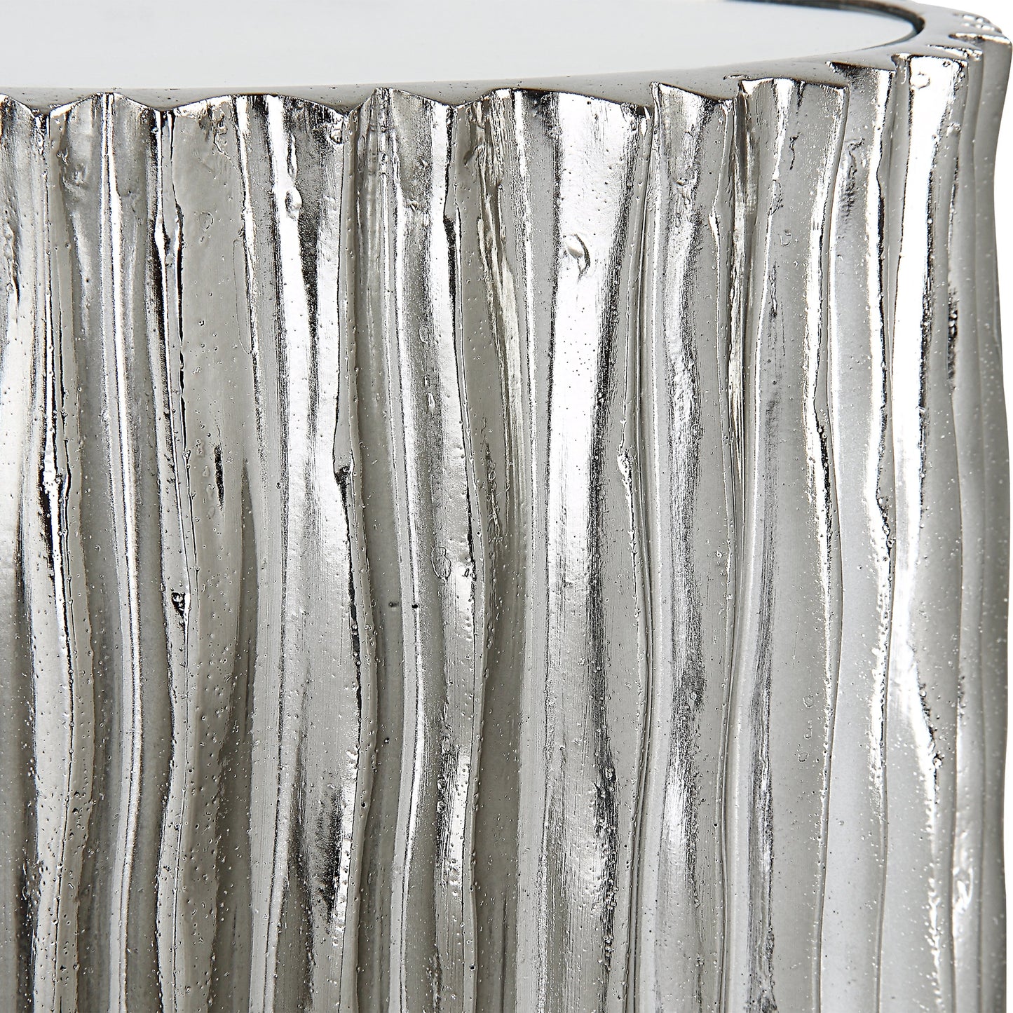 005 SI-2108105 | Closeup | Echo Modern Drink Table by Uttermost in dark. Made from resin, iron, mirror, mdf in a modern style.