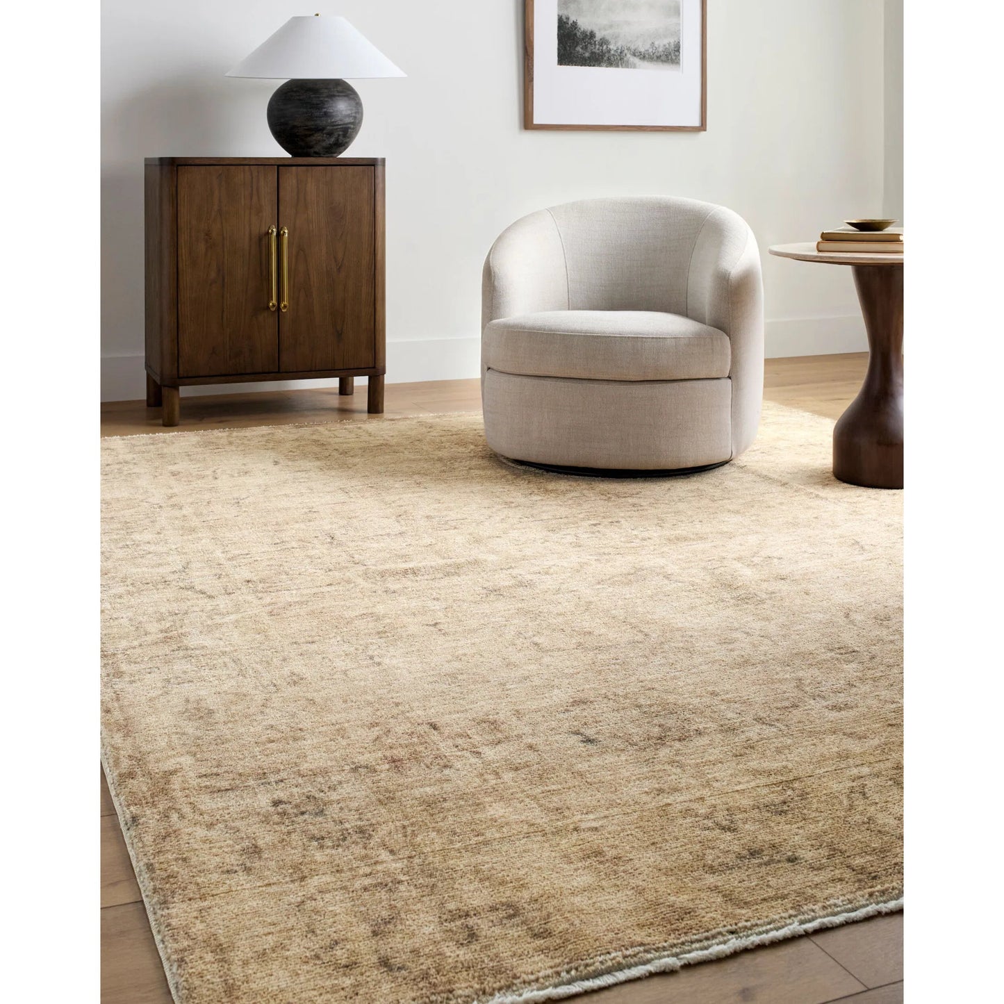 008 SI-2349574,SI-2349576,SI-2349577,SI-2349578 | Lifestyle | Fetscher GAHU-2300 Rug by Galey Alix x Livabliss in light beige, light brown, olive. Made from polyester in a unique style.