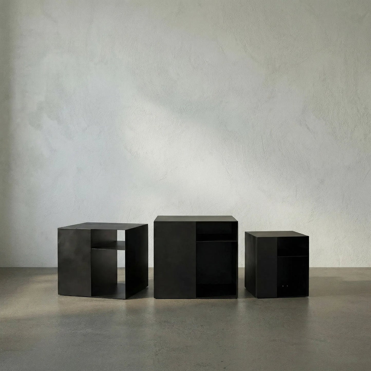 020 SI-1956888 | Lifestyle | Gropius Cubes by Noir in matte black. Made from industrial steel in a modern style.