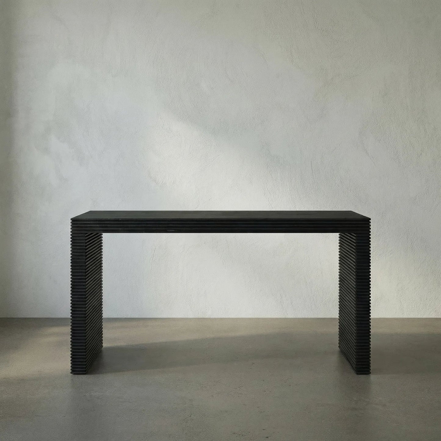 020 SI-2143527 | Lifestyle | Manhattan Desk by Noir in hand rubbed black. Made from mahogany and veneer in a modern style.