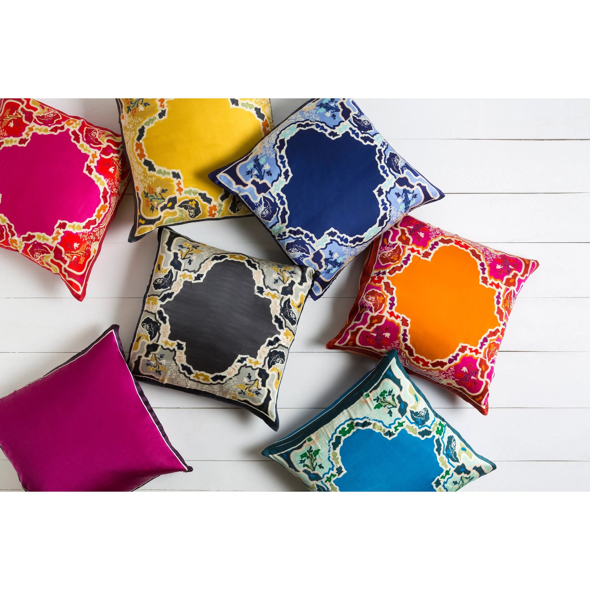 Geisha Pillow - 19039 by Surya. Made from 100% silk in a eclectic & global style.