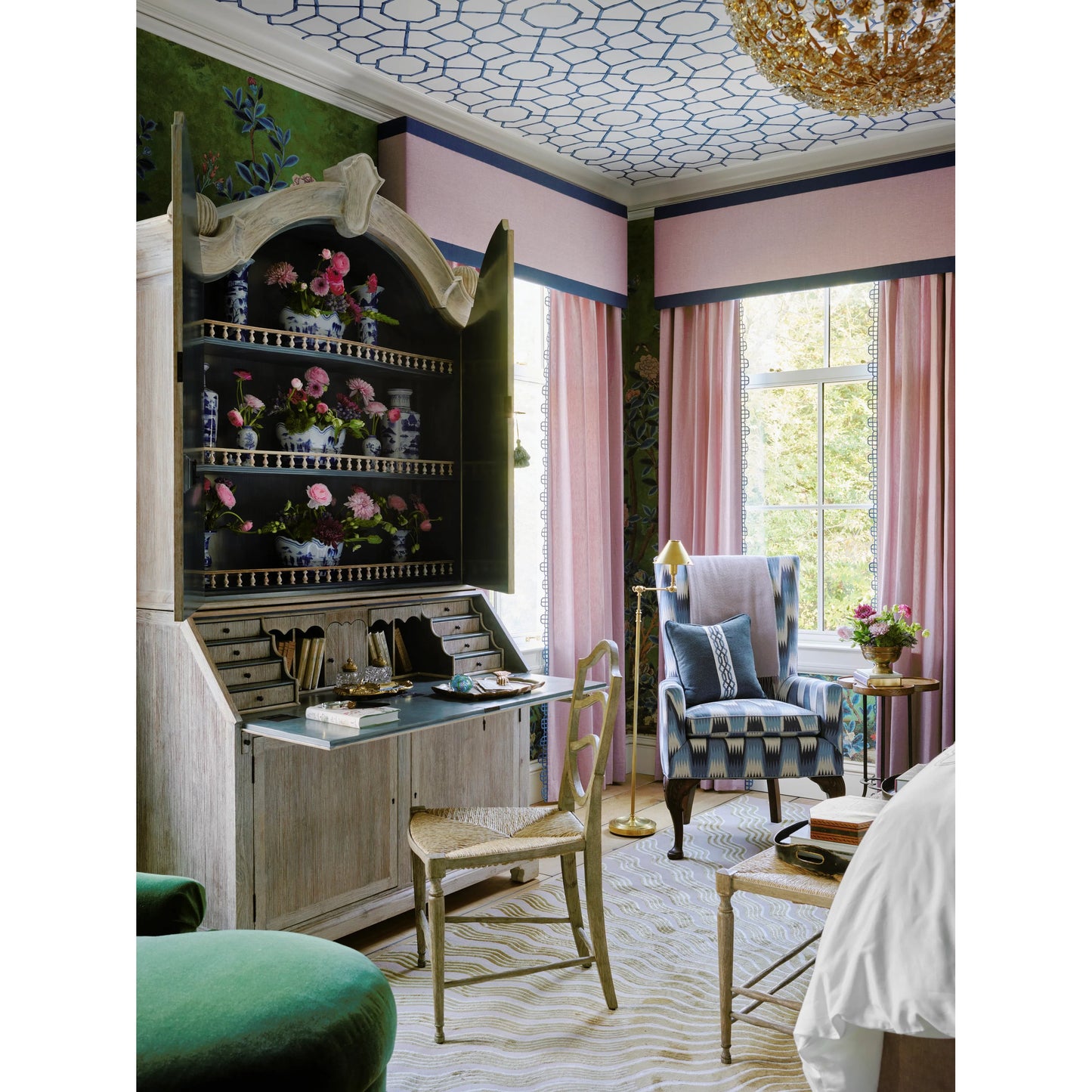 010 SR-846575 | Lifestyle | William Yeoward Bodiam Grey Oak Side Chair by Jonathan Charles in greyed oak. Made from oak in a cottage & farmhouse style.