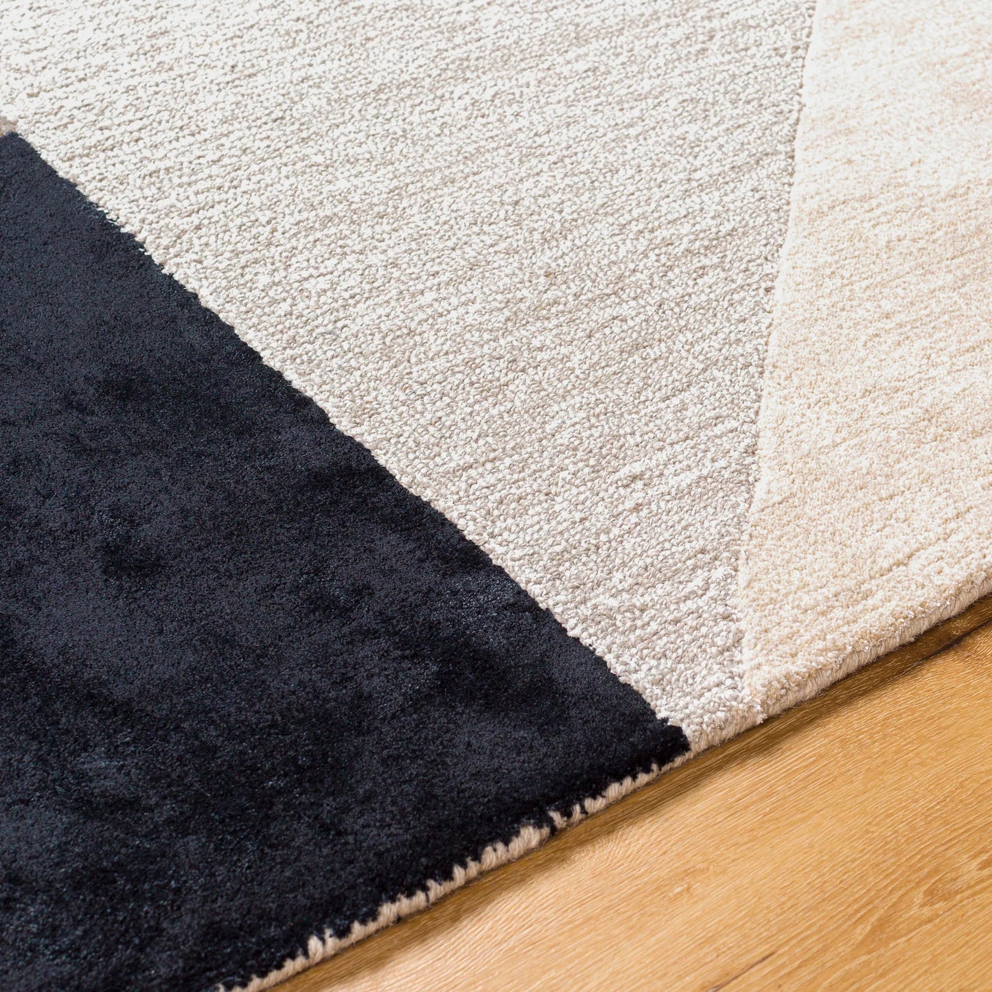 007 SI-1882218 | Closeup | Glasgow Rug by Surya in gray, light gray, denim, black, light beige, camel. Made from 60% viscose, 40% wool in a modern style.