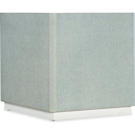 Melange Atlantis End Table by Hooker Furniture in cream, pale blue. Made from tempered glass, raffia in a modern style.