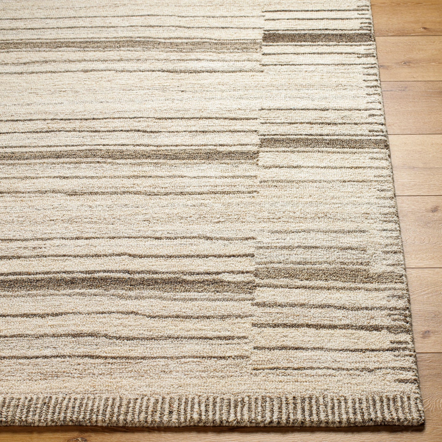 002 SI-1922960,SI-1922961,SI-1922962,SI-1922963 | Closeup | Granada Rug - 32649 by Livabliss in cream, charcoal. Made from main: 100% wool in a unique style.