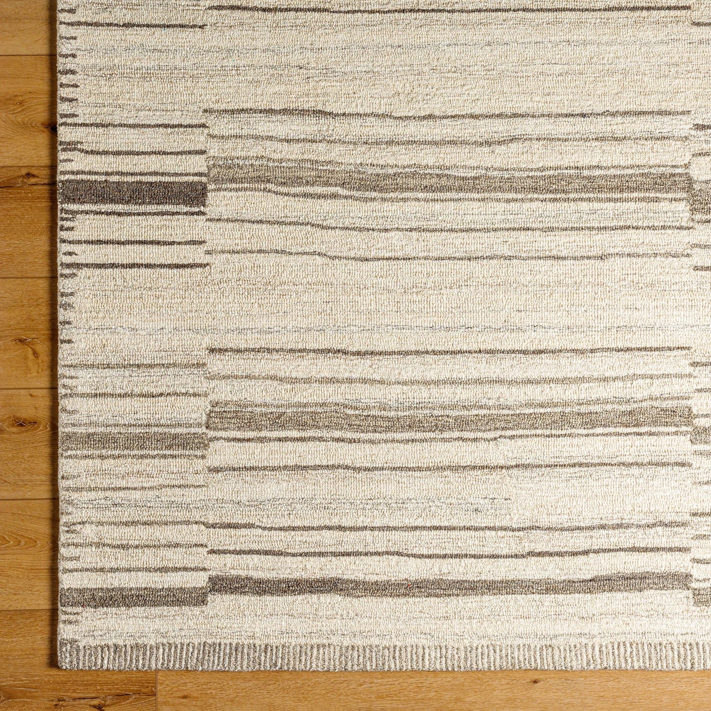 005 SI-1922960,SI-1922961,SI-1922962,SI-1922963 | Closeup | Granada Rug - 32649 by Livabliss in cream, charcoal. Made from main: 100% wool in a unique style.