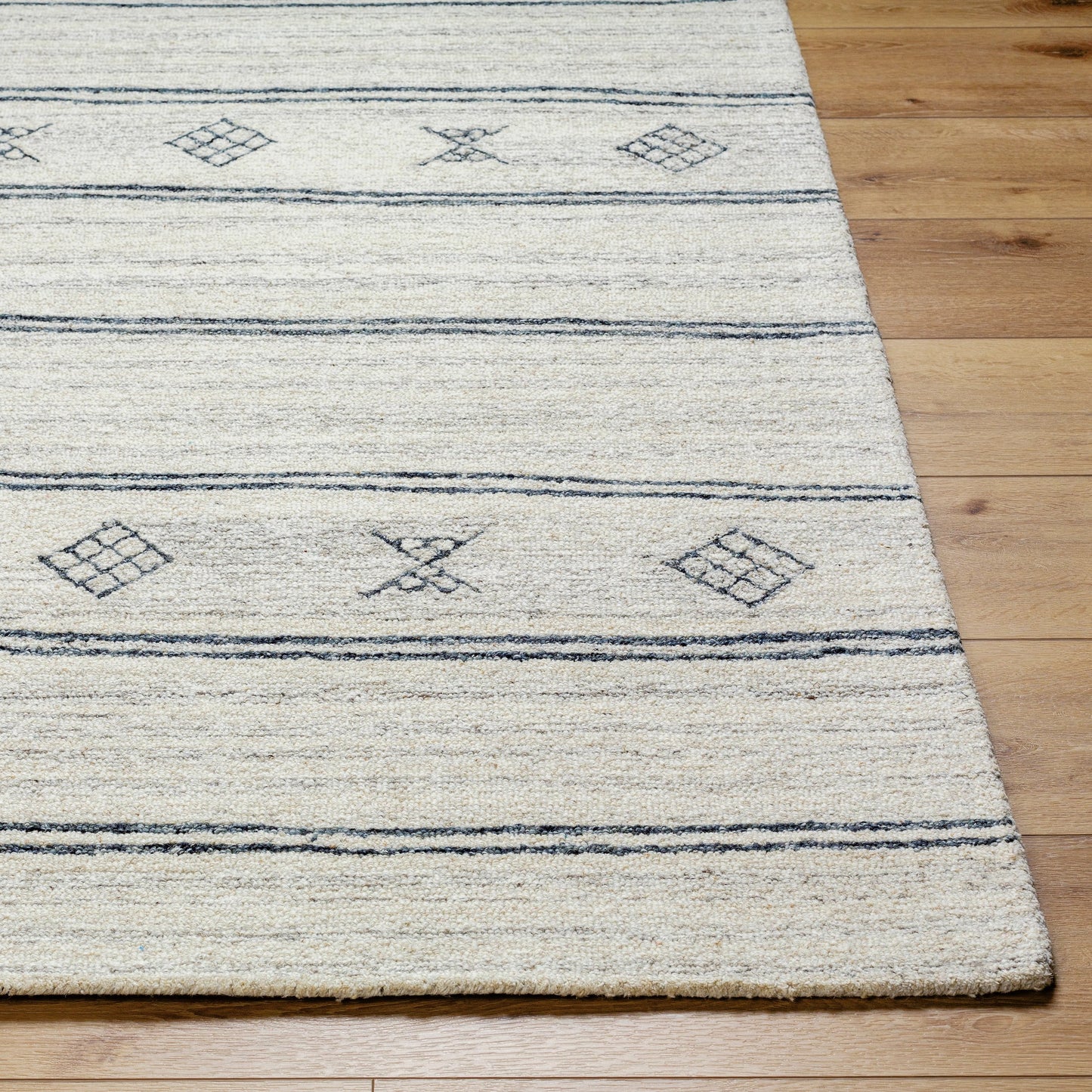 006 SI-1922964,SI-1922966,SI-1922967 | Closeup | Granada Rug - 32650 by Livabliss in cream, black, charcoal. Made from main: 100% wool in a unique style.