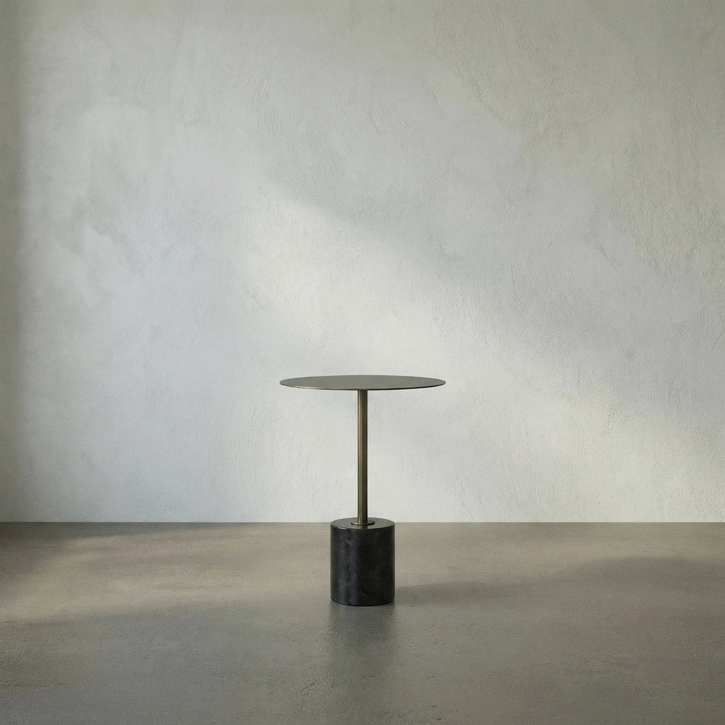 005 SI-2379024 | Lifestyle | Santosh Side Table by Noir in aged brass. Made from iron, marble in a modern style.