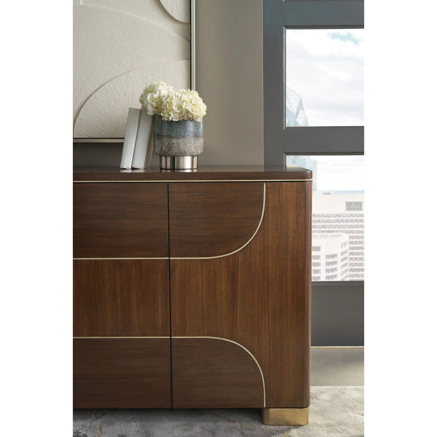 004 SI-2250704 | Lifestyle | Melange Contours Credenza by Hooker Furniture in dark wood and walnut. Made from unique in a modern style.