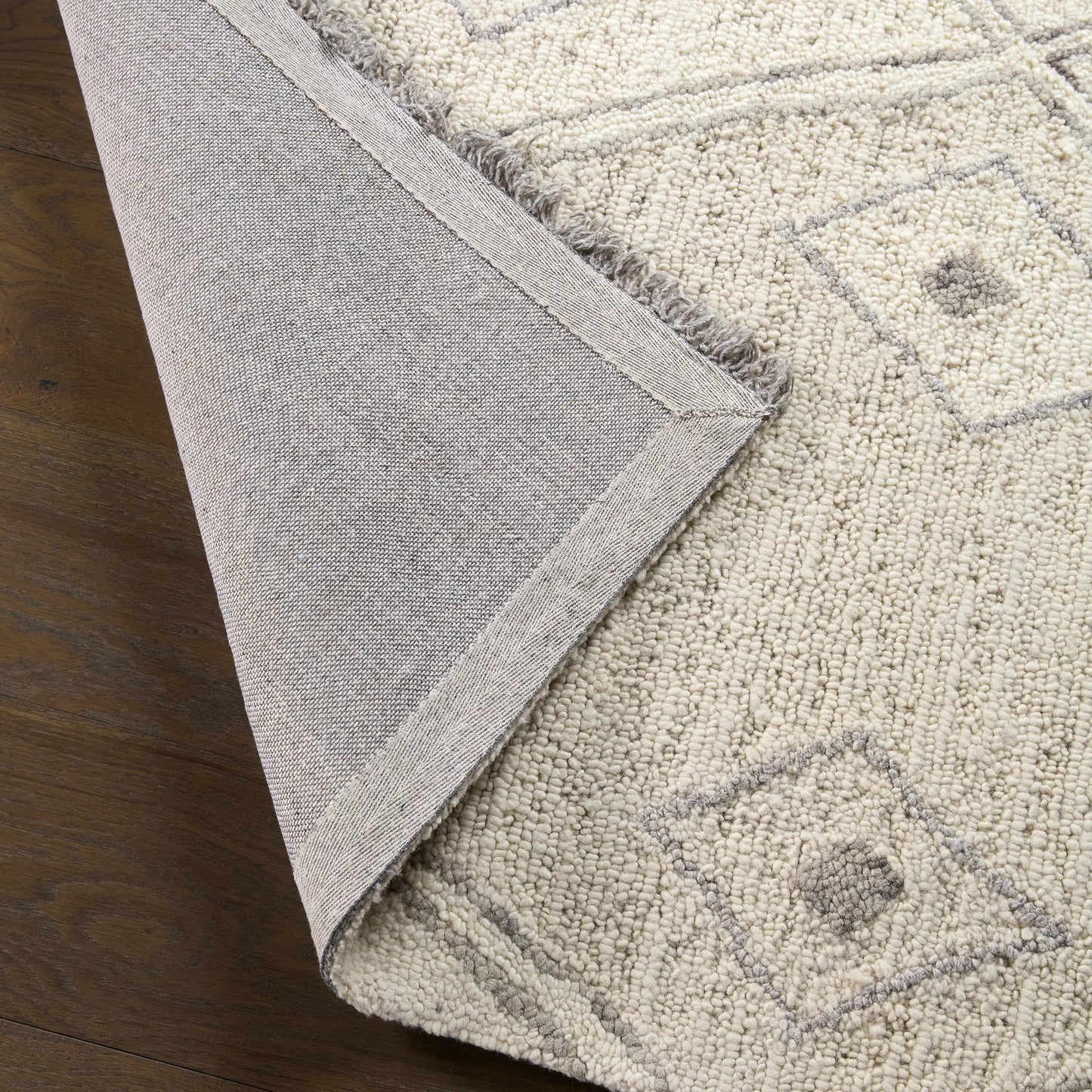005 SI-2123535,SI-2123536,SI-2123537,SI-2123538,SI-2354532,SI-2386181 | Closeup | Hadi HAD02 Rug by Jaipur Living in ivory, gray. Made from 100% wool in a unique style.
