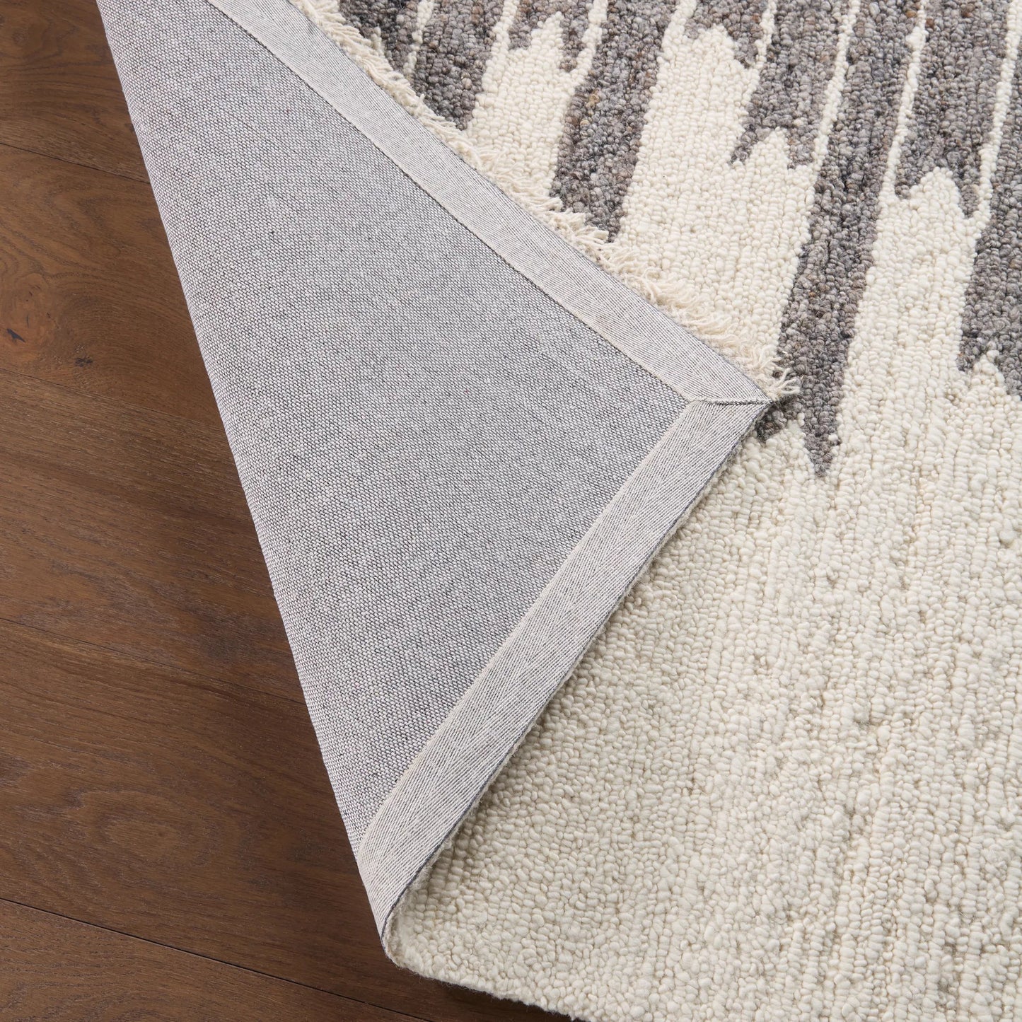 006 SI-2123555,SI-2123556,SI-2123557,SI-2123558,SI-2354537,SI-2386186 | Unknown | Hadi HAD07 Rug by Jaipur Living in gray, white. Made from 100% wool in a unique style.
