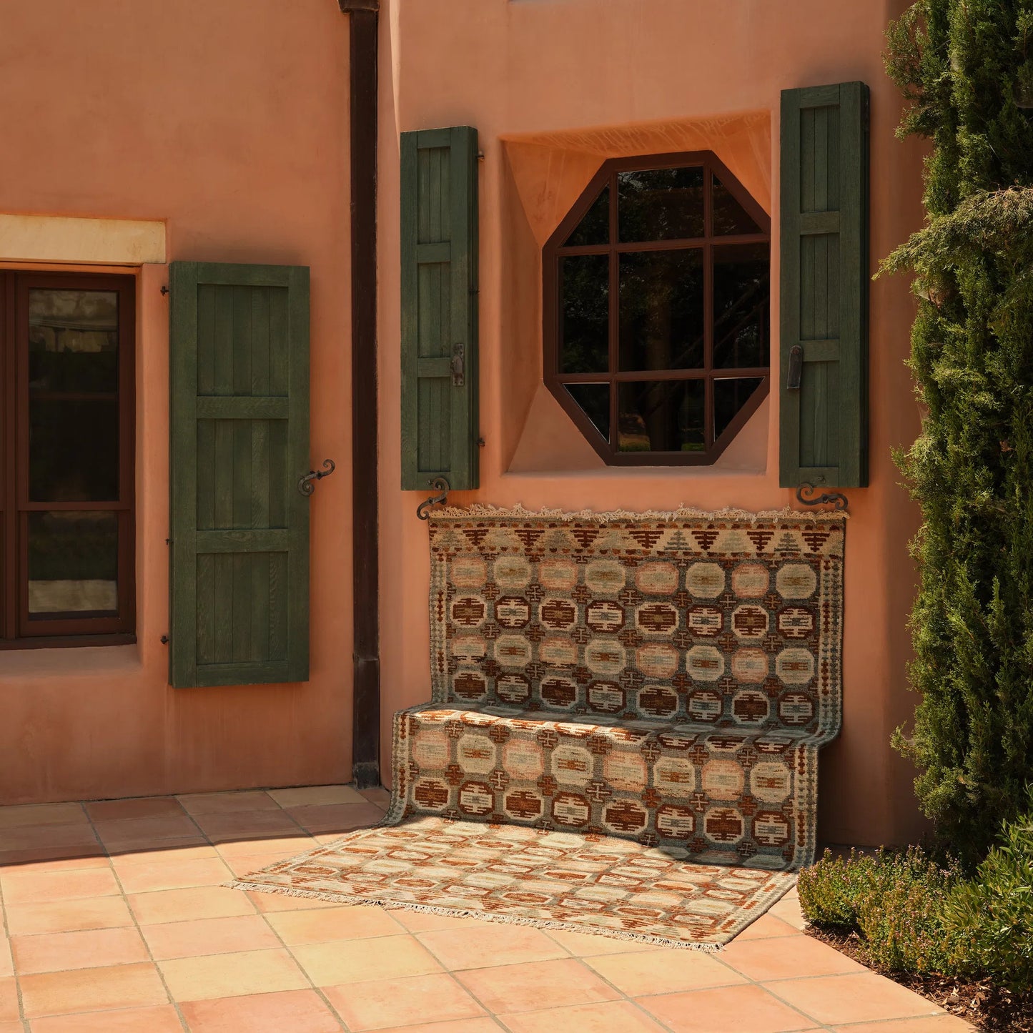 007 SI-2123563,SI-2123564,SI-2123565,SI-2123566 | Lifestyle | Hazan HAZ01 Rug by Jaipur Living in orange, slate. Made from 100% wool in a unique style.