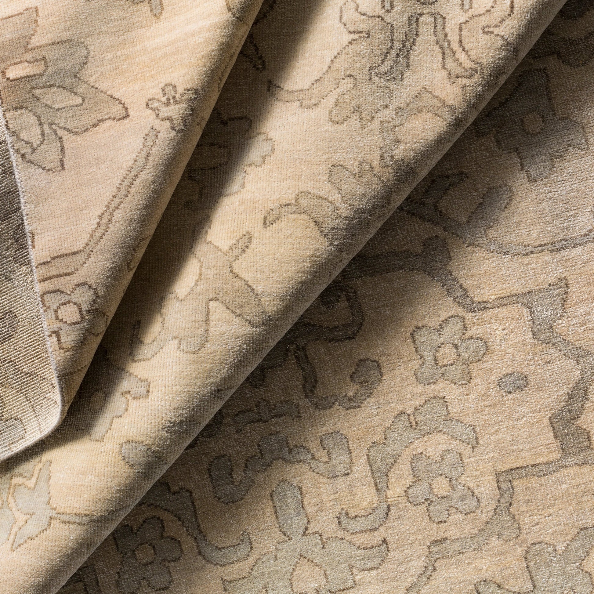 Hillcrest HIL-9036 Rug by Surya. Made from 100% new zealand wool in a unique style.