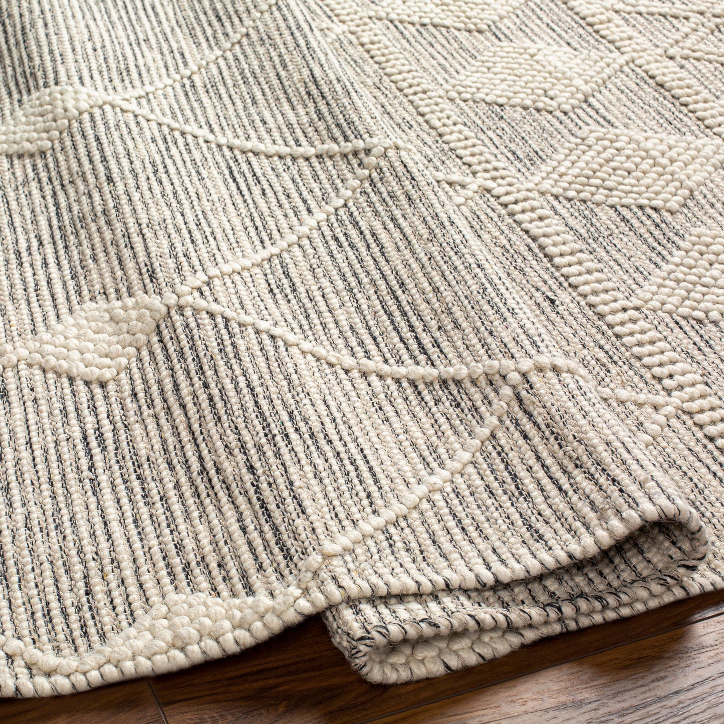 005 SI-1882509,SI-1882510,SI-1882511,SI-1882513,SI-1882515 | Closeup | Hemingway Rug - 31308 by Livabliss in ivory, black. Made from 60% wool, 40% polyester in a unique style.