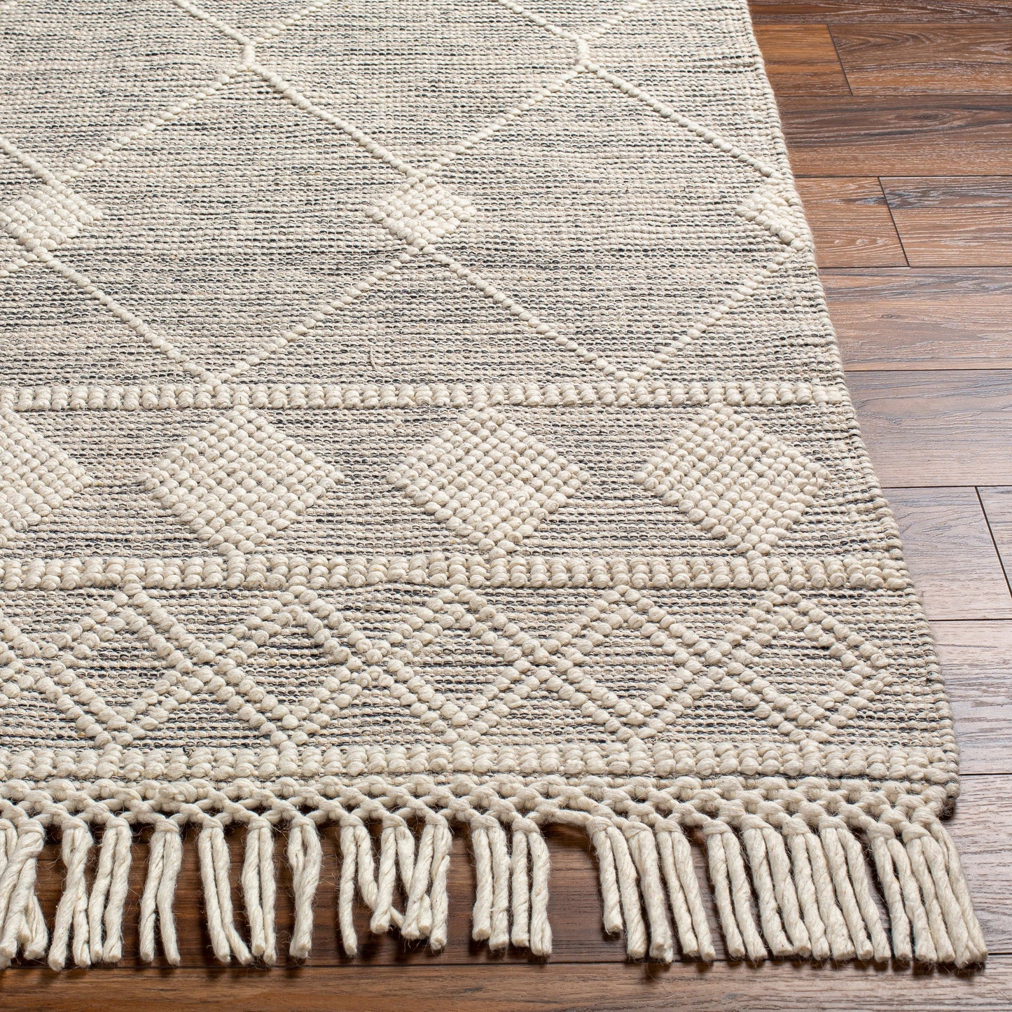 004 SI-1882510,SI-1882511,SI-1882513,SI-1882515 | Closeup | Hemingway Rug - 31308 by Livabliss in ivory, black. Made from 60% wool, 40% polyester in a unique style.