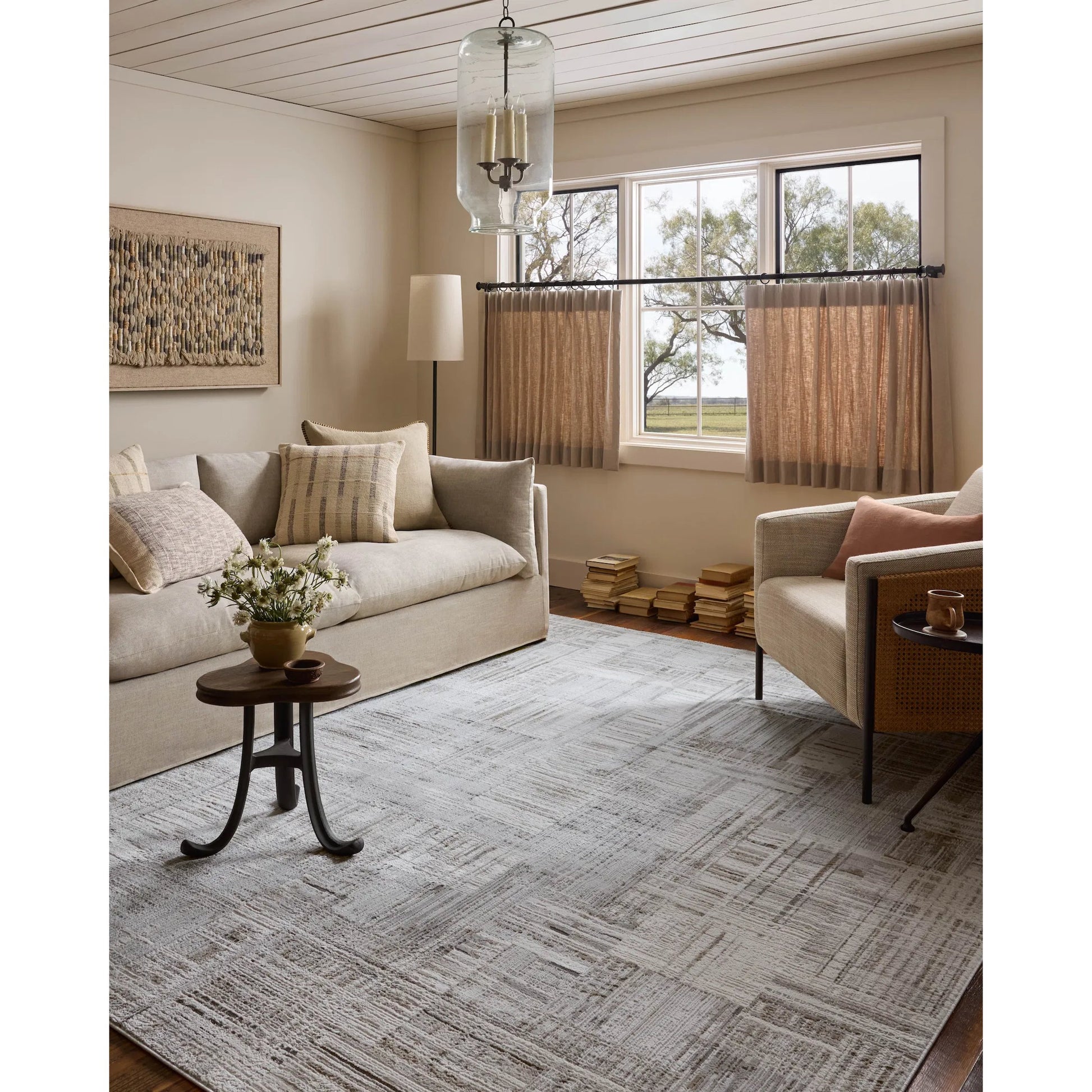 Hollis HOL-02 Rug by Loloi in pebble, ivory. Made from 100% polyester in a unique style.
