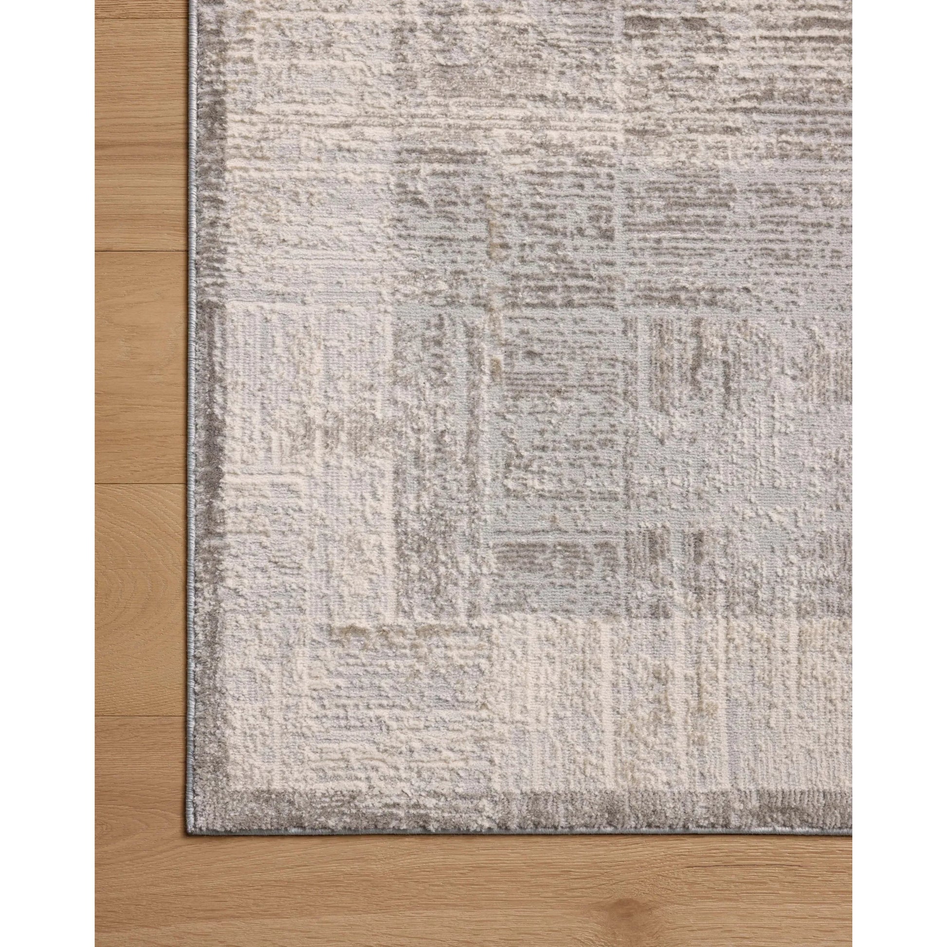 Hollis HOL-04 Rug by Loloi in smoke, mist. Made from 100% polyester in a unique style.