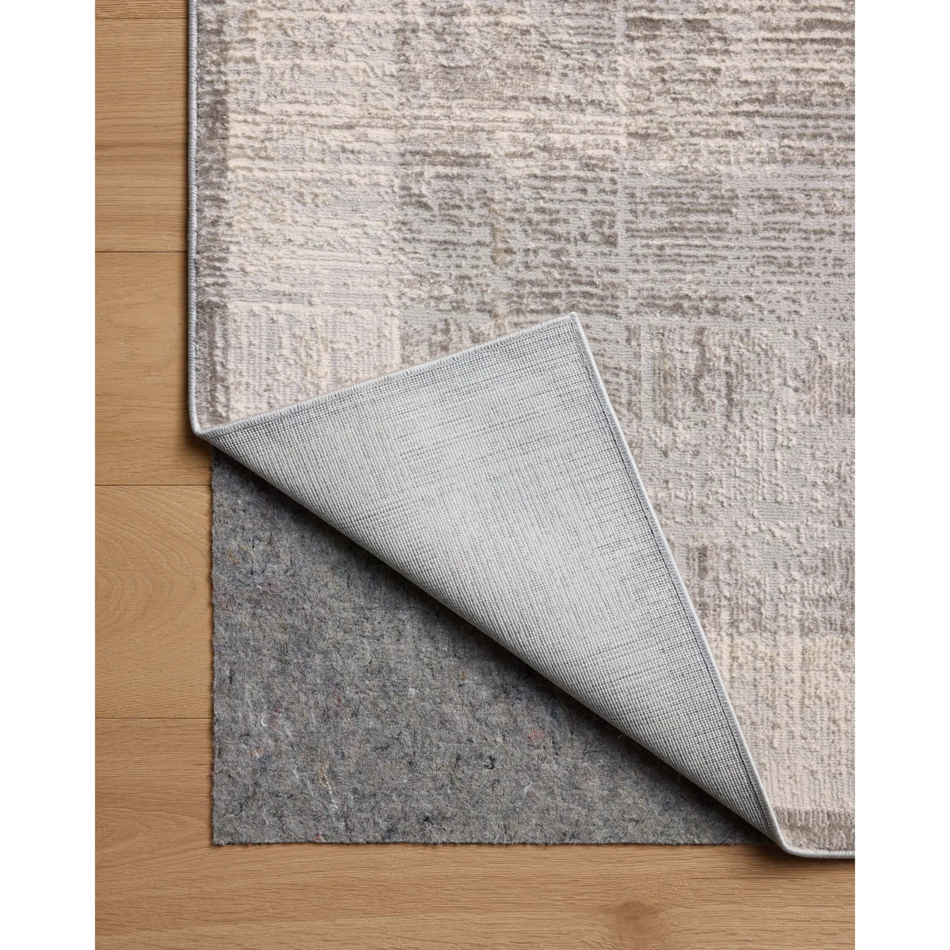 Hollis HOL-04 Rug by Loloi in smoke, mist. Made from 100% polyester in a unique style.